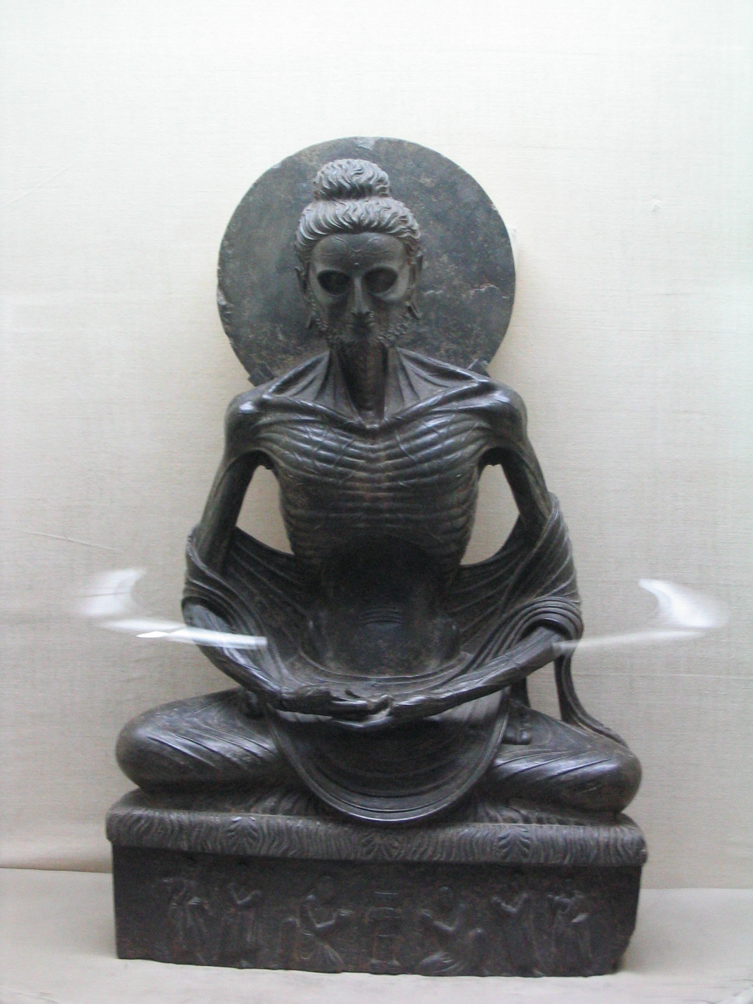 File:Fasting buddha at lahore museum.jpg - Wikimedia Commons