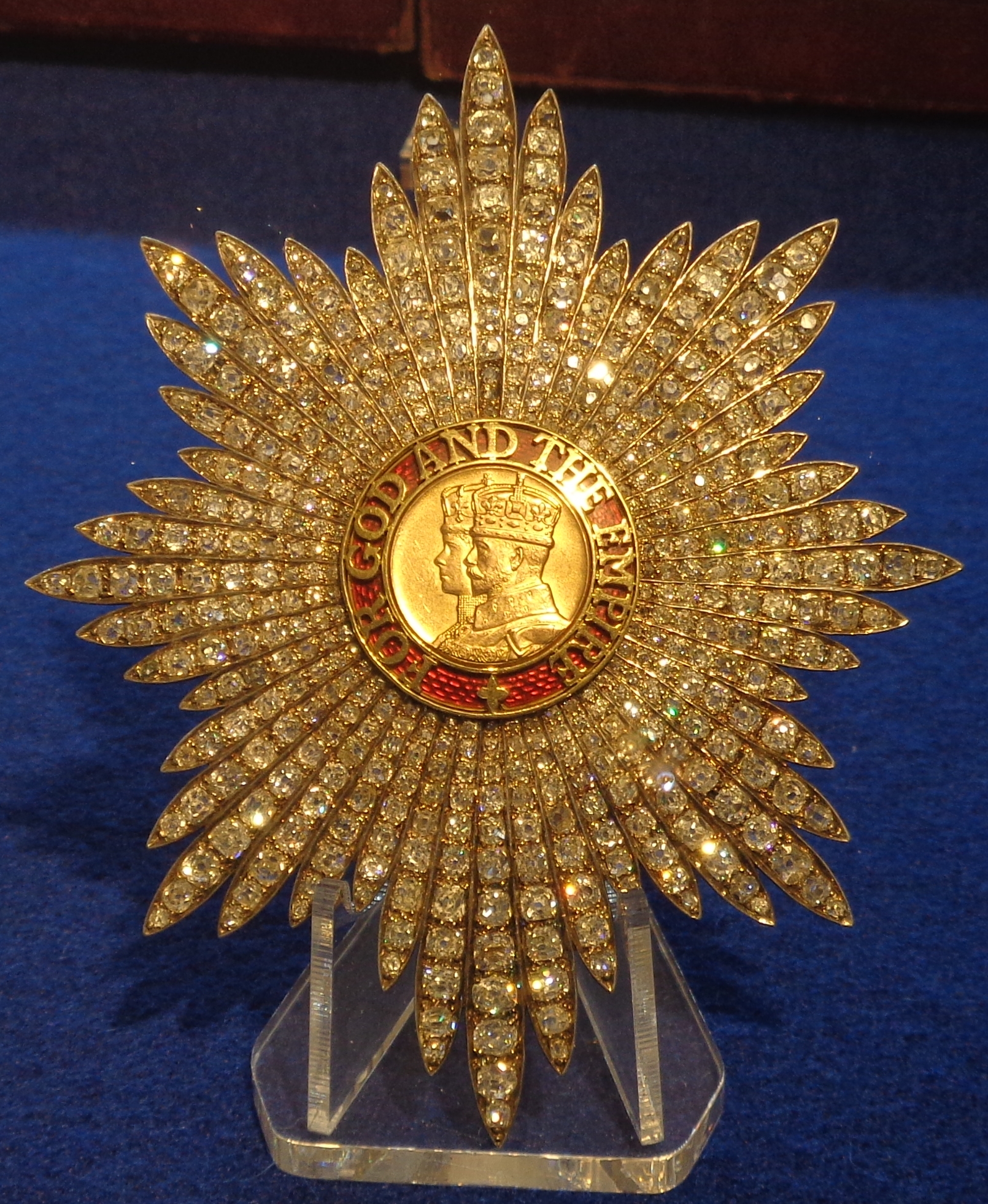 File:Order of the British Empire grand cross with diamonds star ...