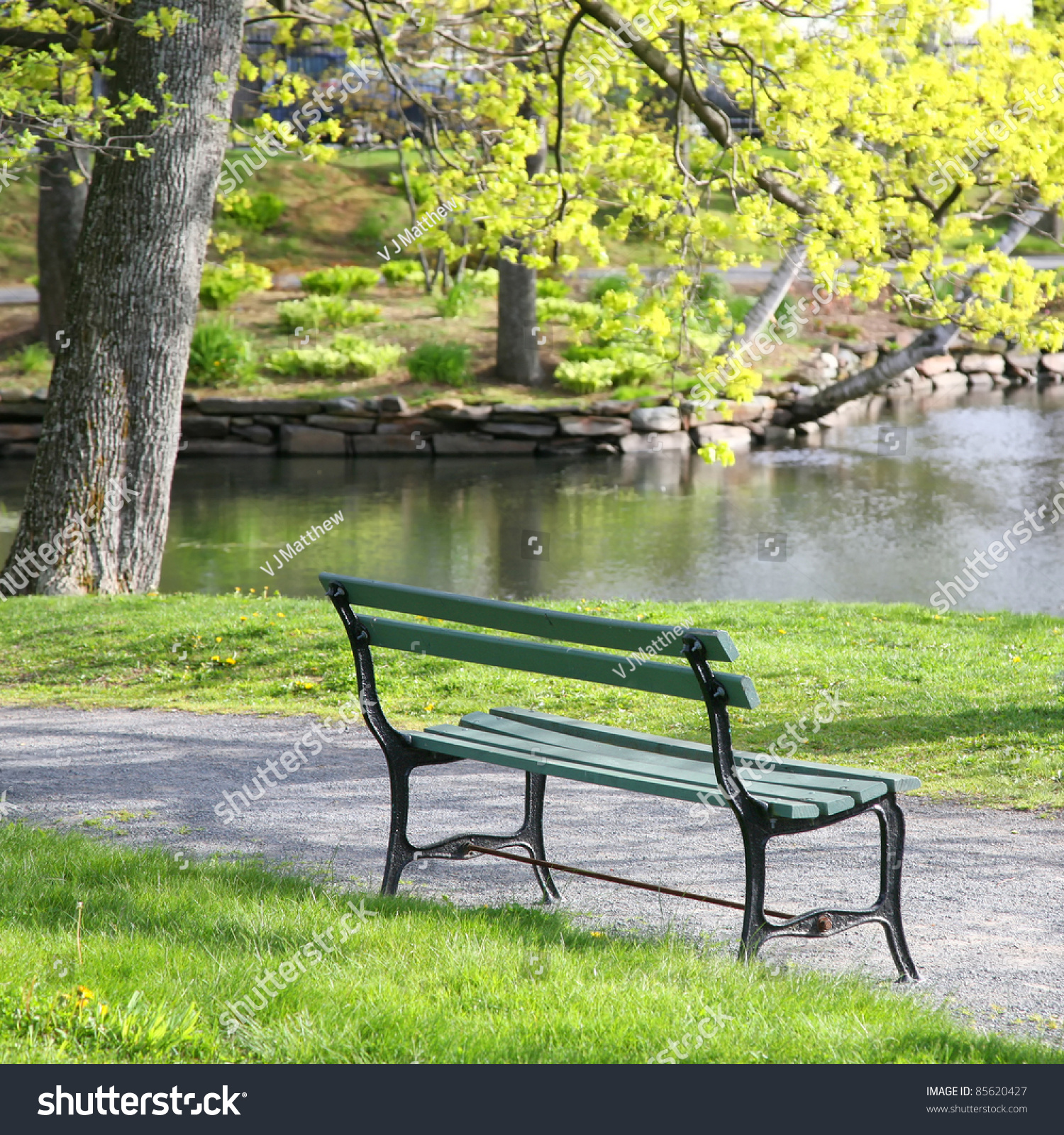 Empty Wooden Park Bench Overlooking Lake Stock Photo 85620427 ...