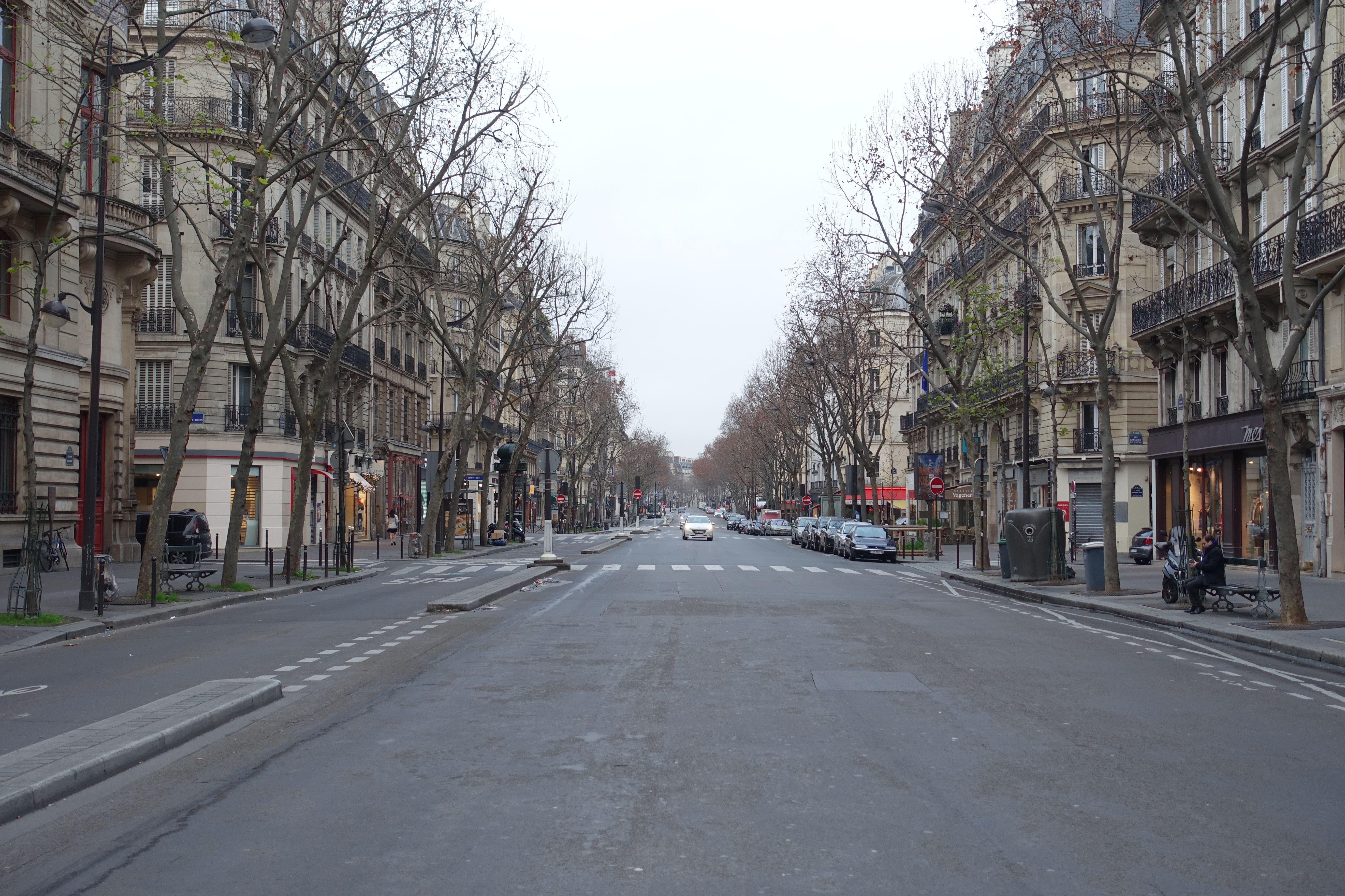 File:Empty street, Boulevard Saint-Germain, Paris 1 January 2016 001 ...