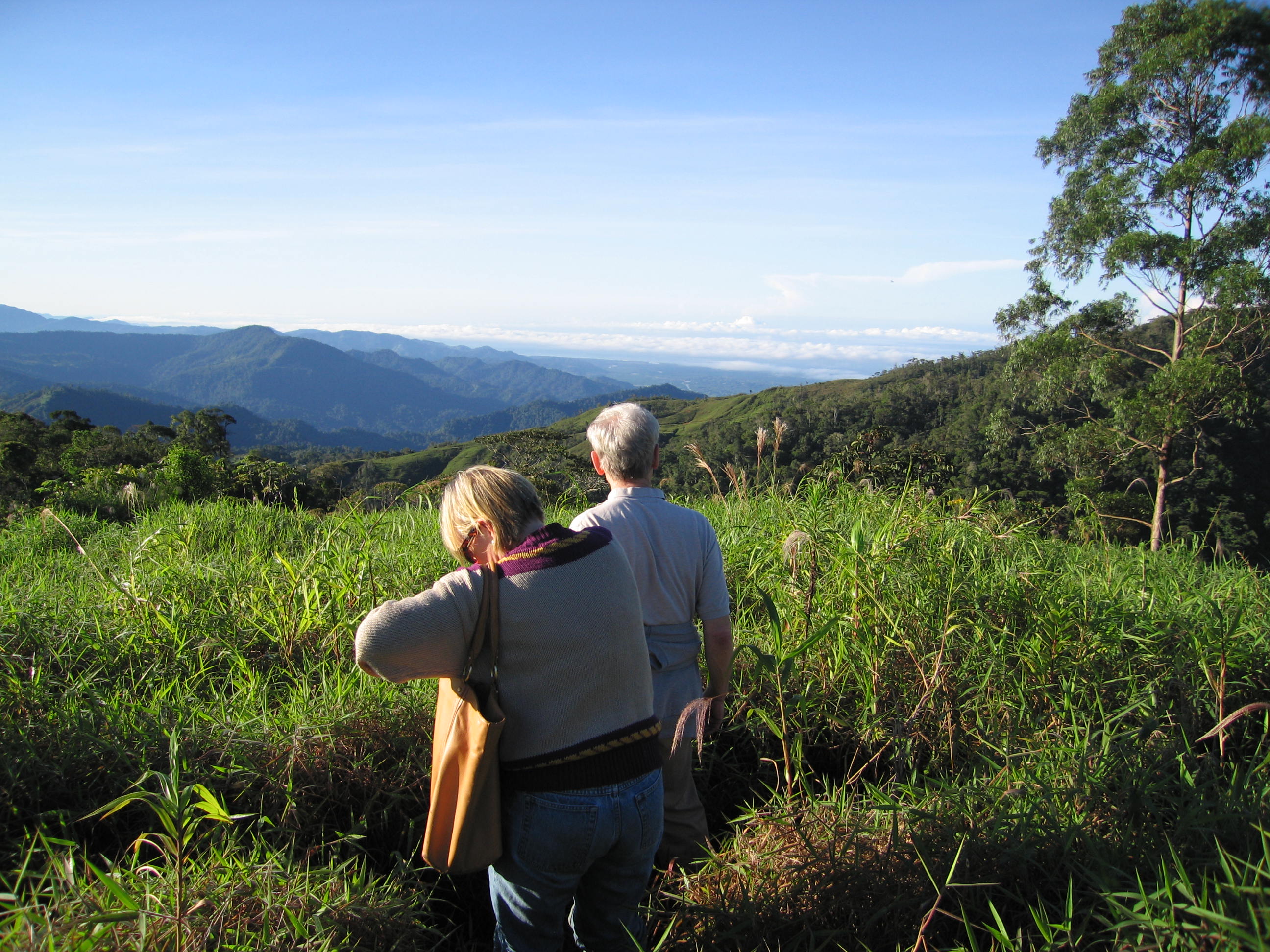 File:Tourists-enjoying-the-view-alto-quepos-tarrazu-mountains ...