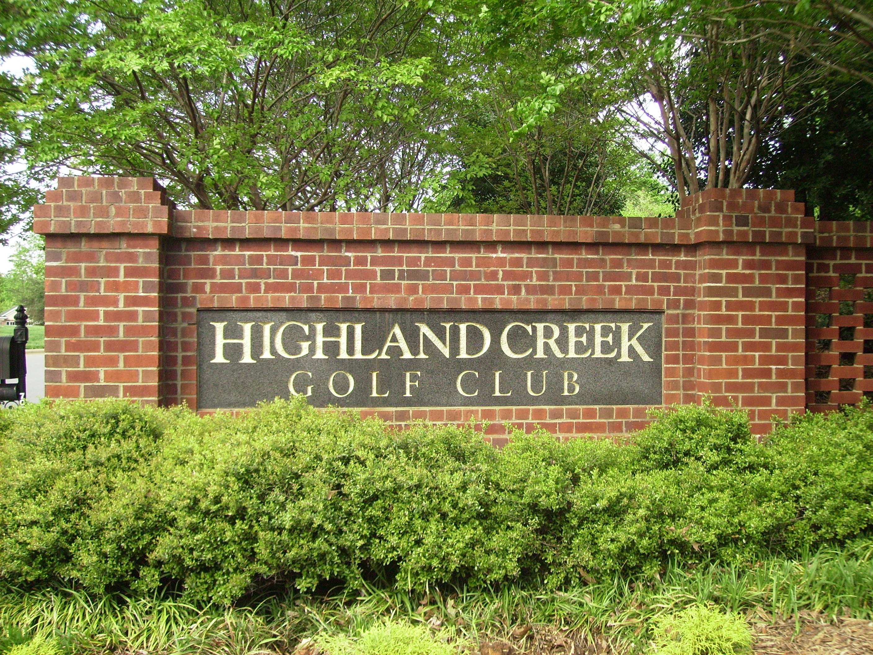 File:Highland Creek Golf Club, entrance sign.jpg - Wikipedia