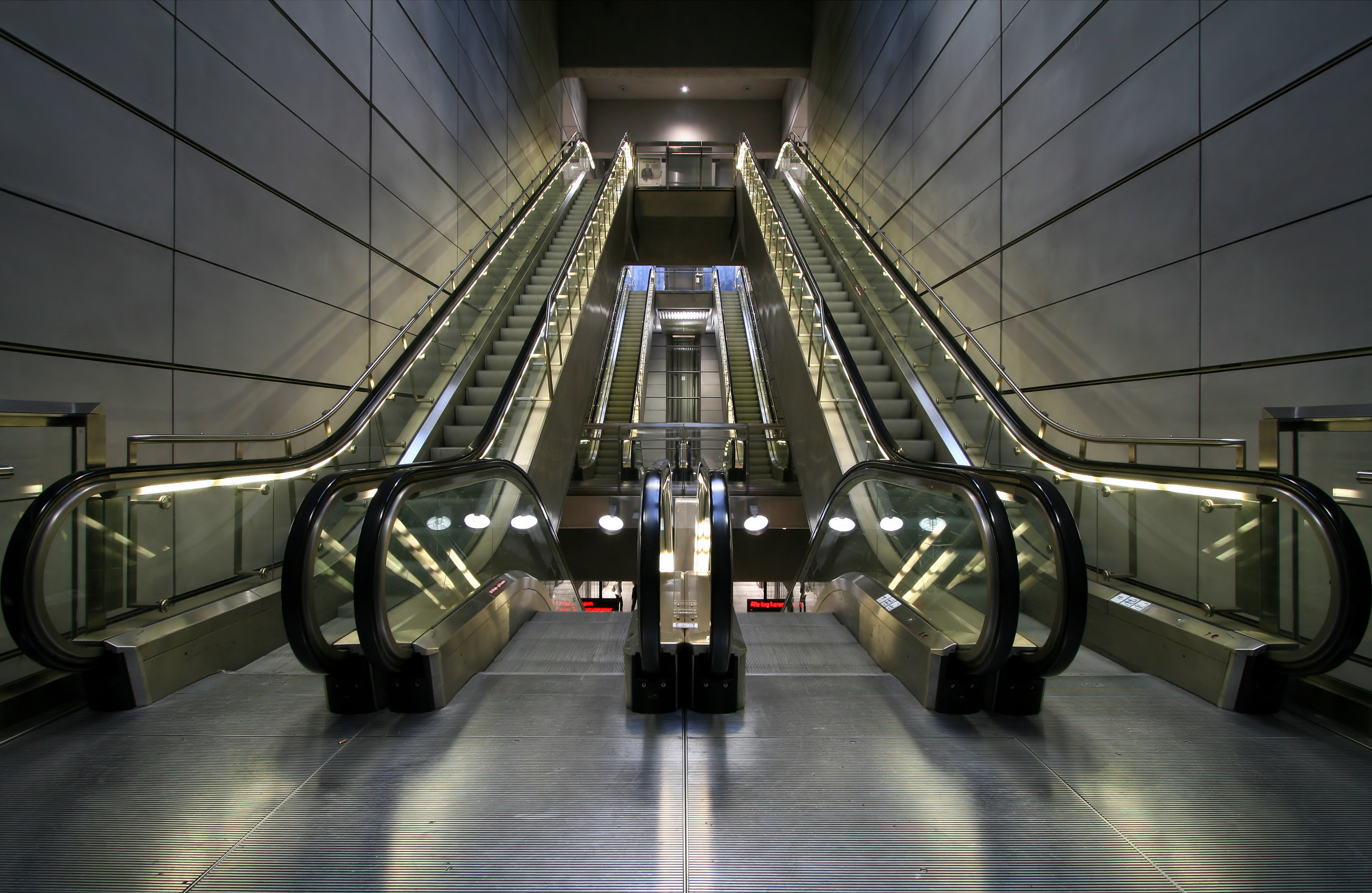 File:Copenhagen Metro escalators.jpg - Wikimedia Commons