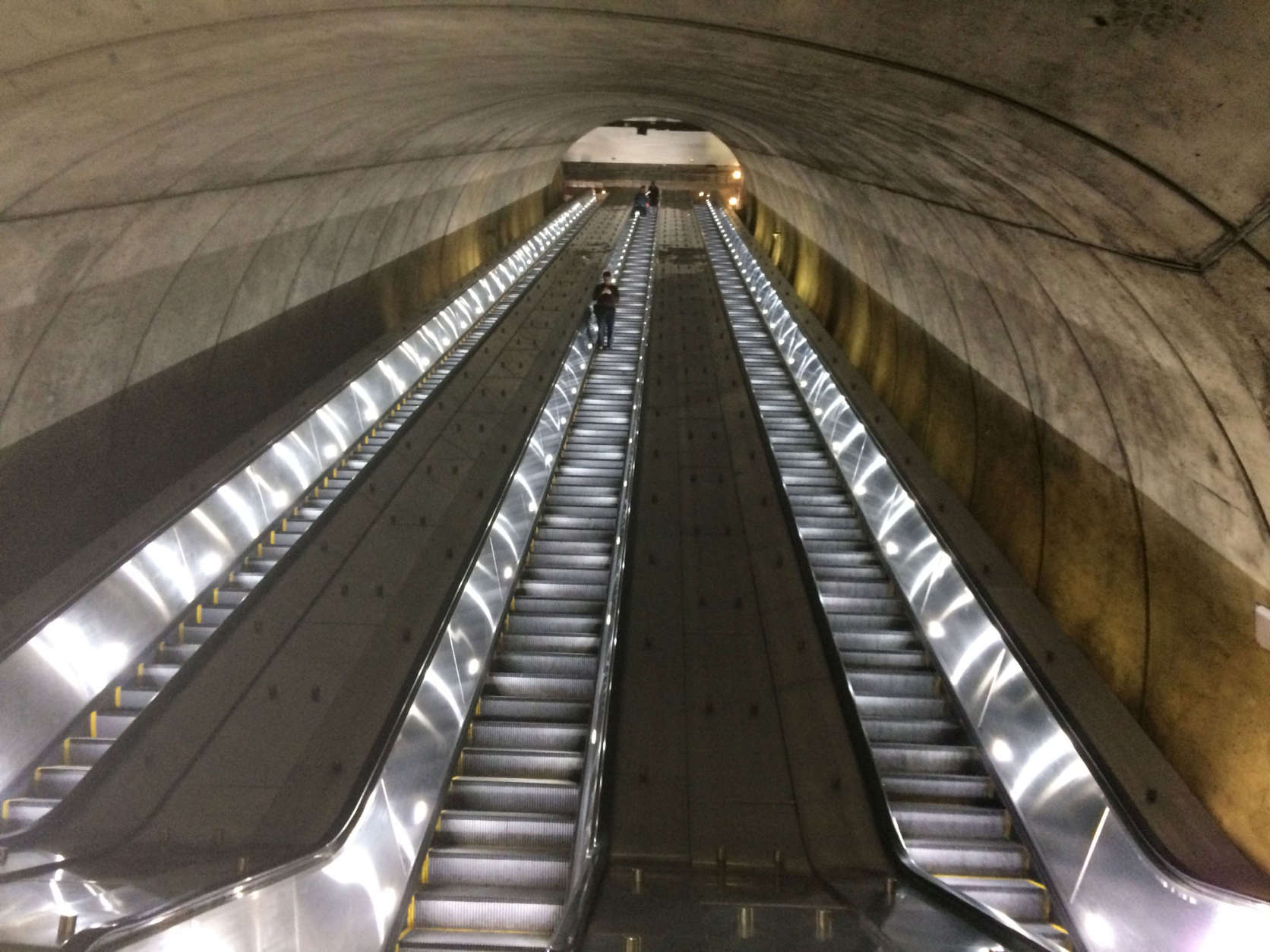 WTOP | Metro unveils new escalators in Bethesda