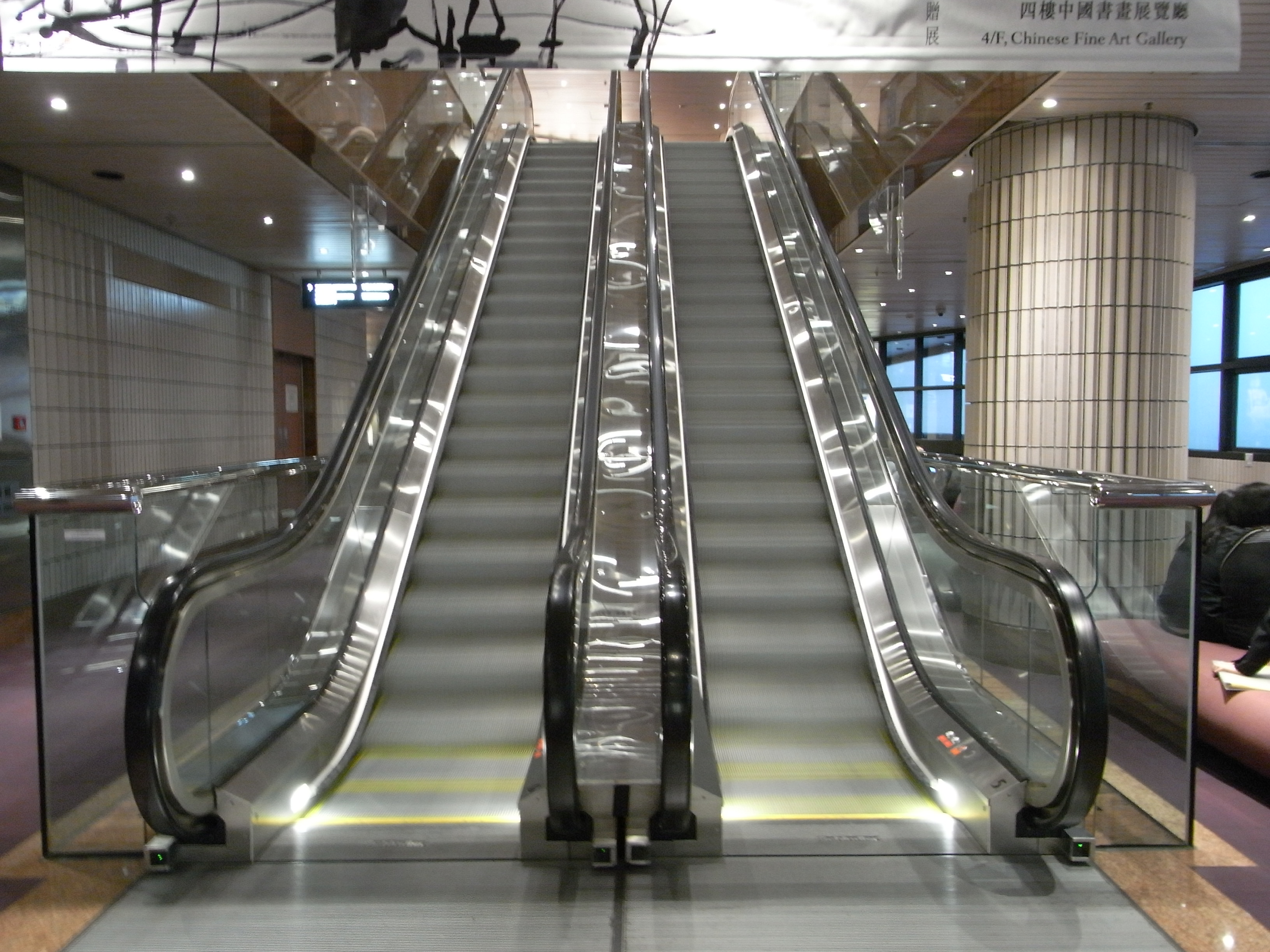 File:HK TST 香港藝術博物館 Art Museum interior Schindler escalators ...