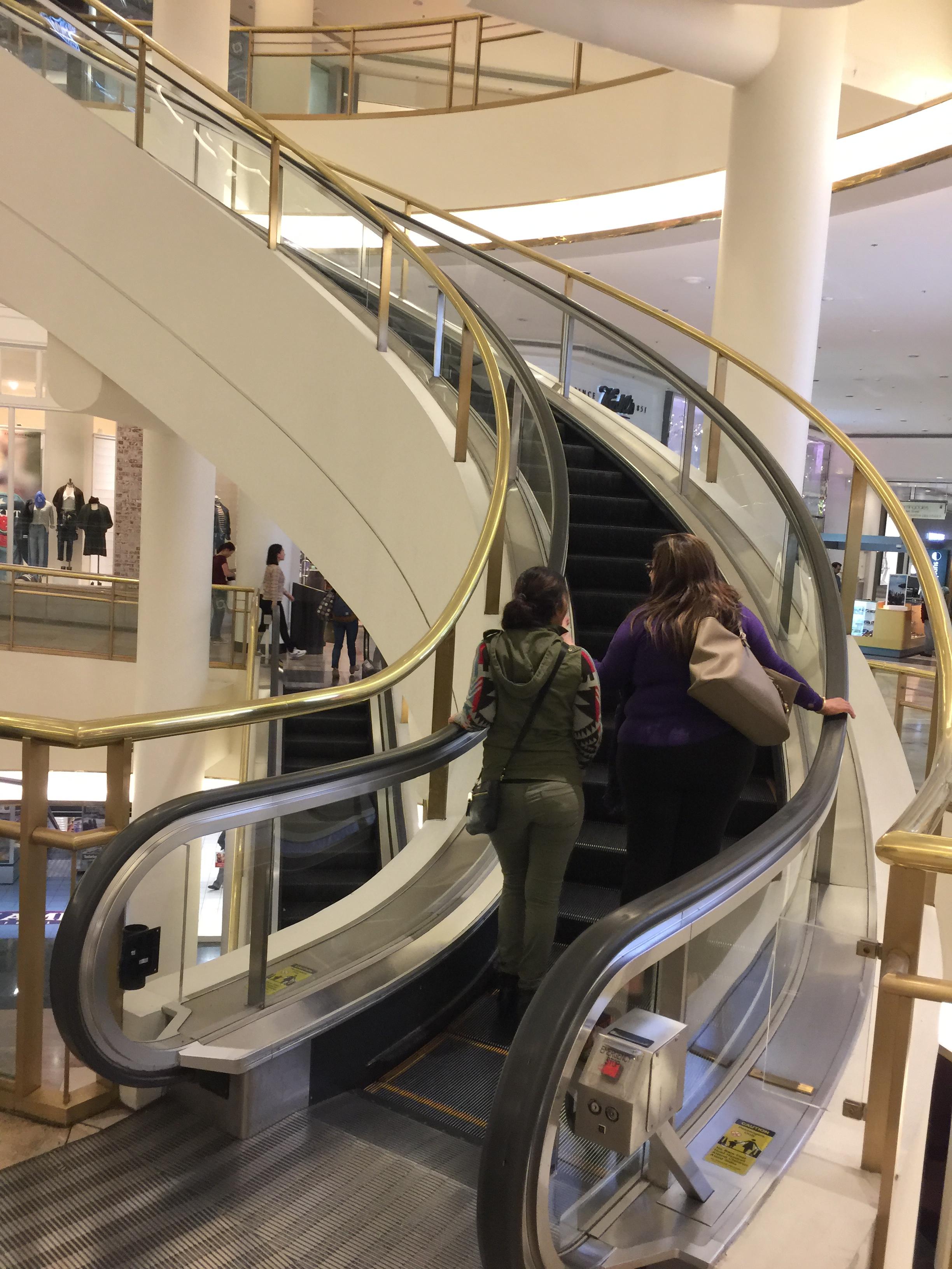 Curved escalator : mildlyinteresting