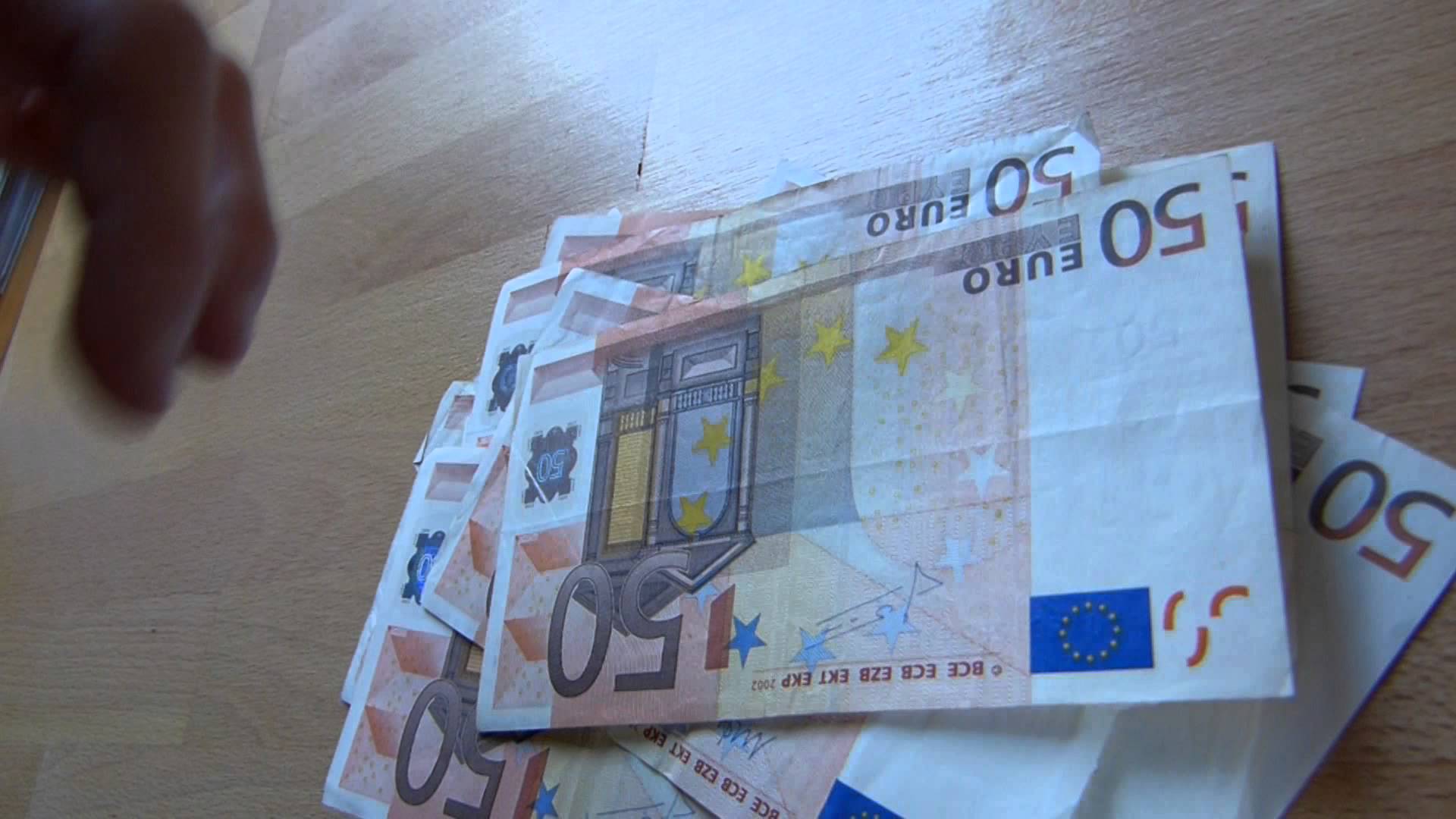 Countin' stack of Euro bills - YouTube
