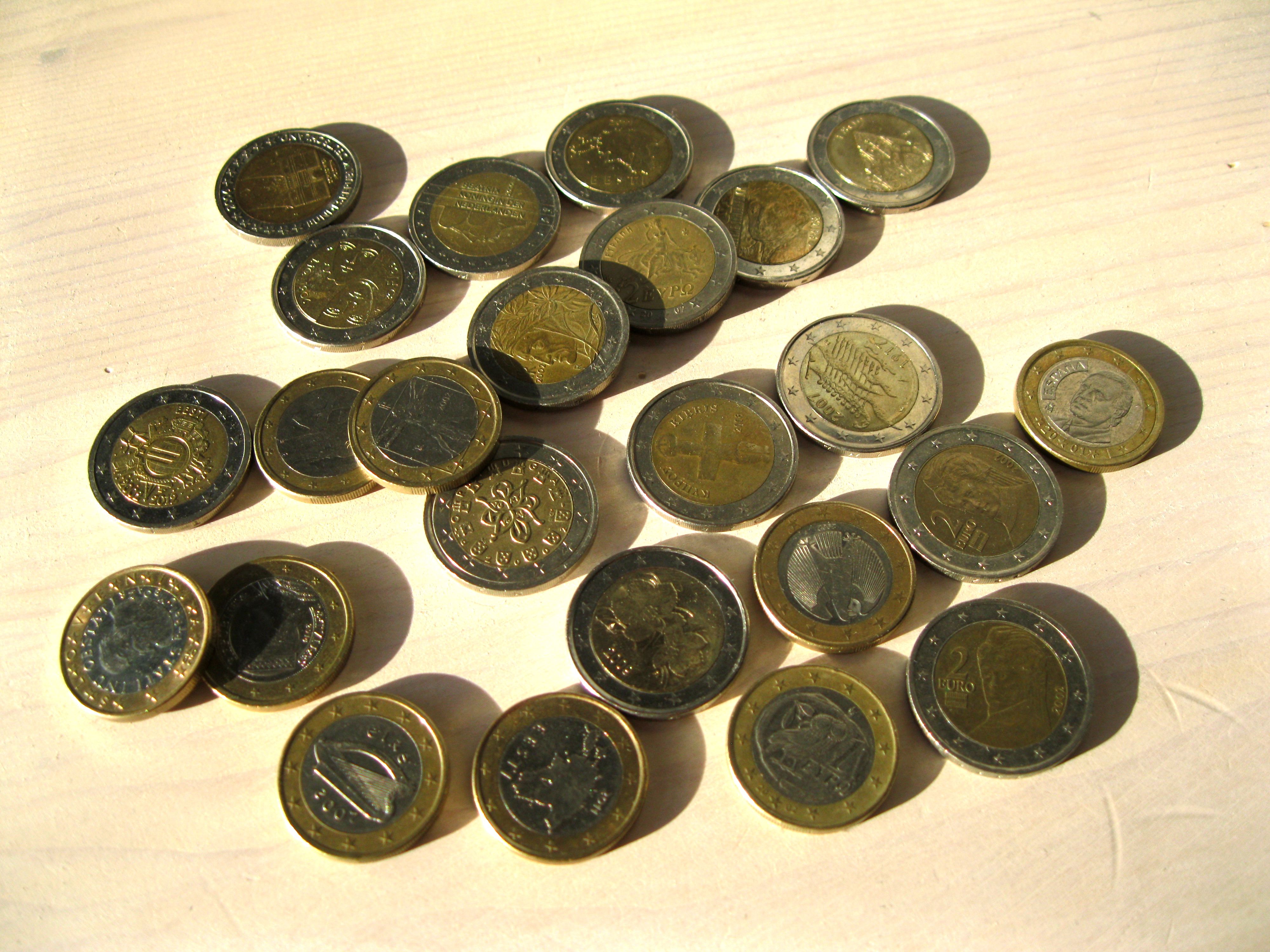 File:Different 1€ and 2€ euro coins.jpg - Wikimedia Commons