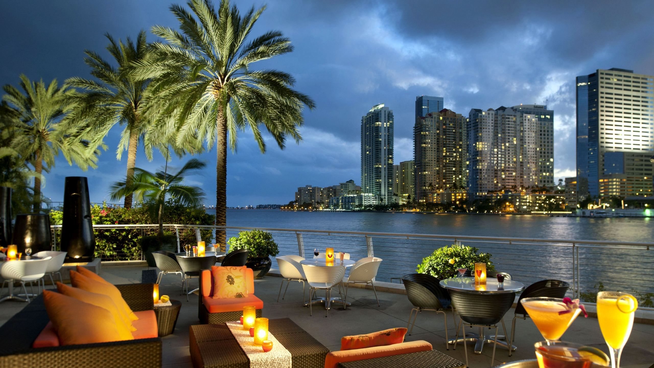 Evening Out in Miami widescreen wallpaper | Wide-Wallpapers.NET