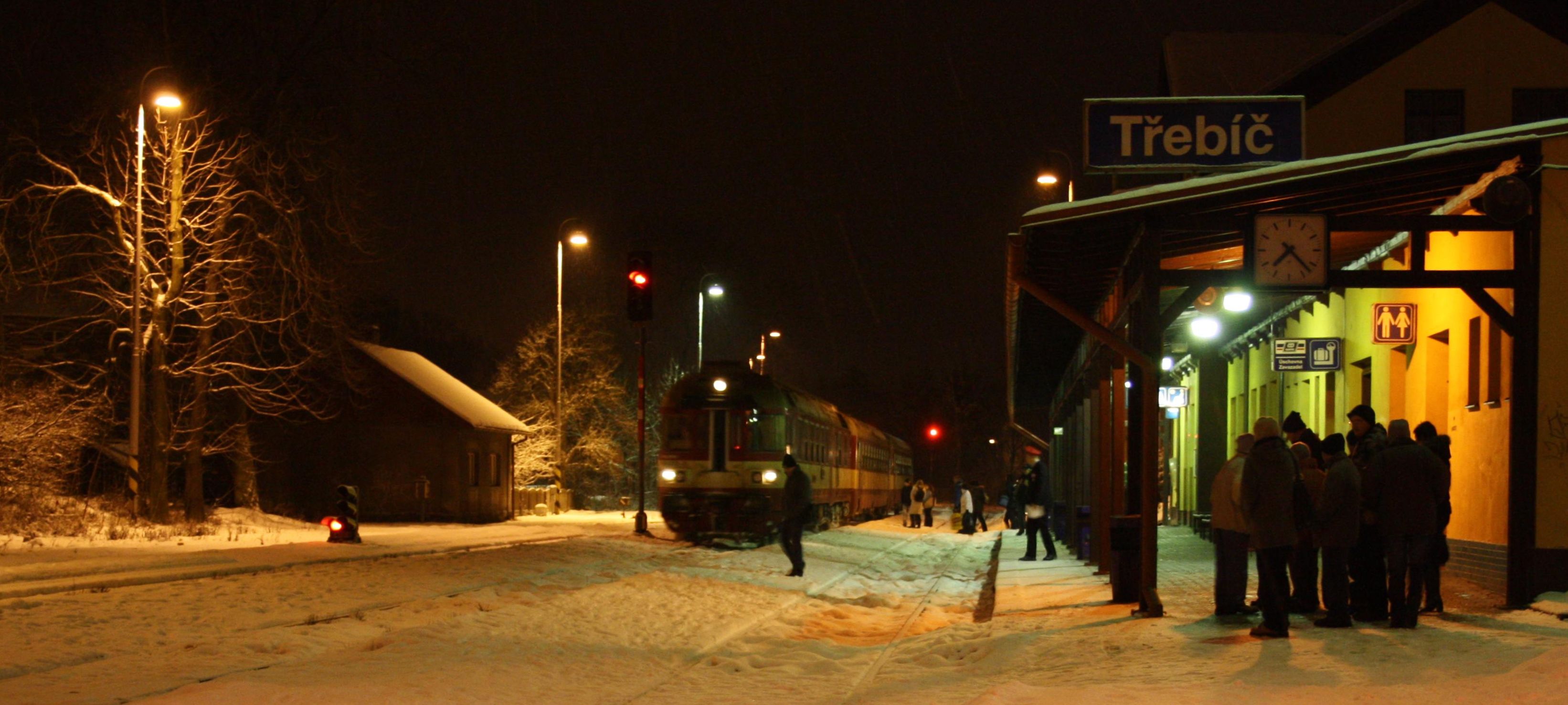 File:Train station with arriving train at night in Třebíč, Czech ...