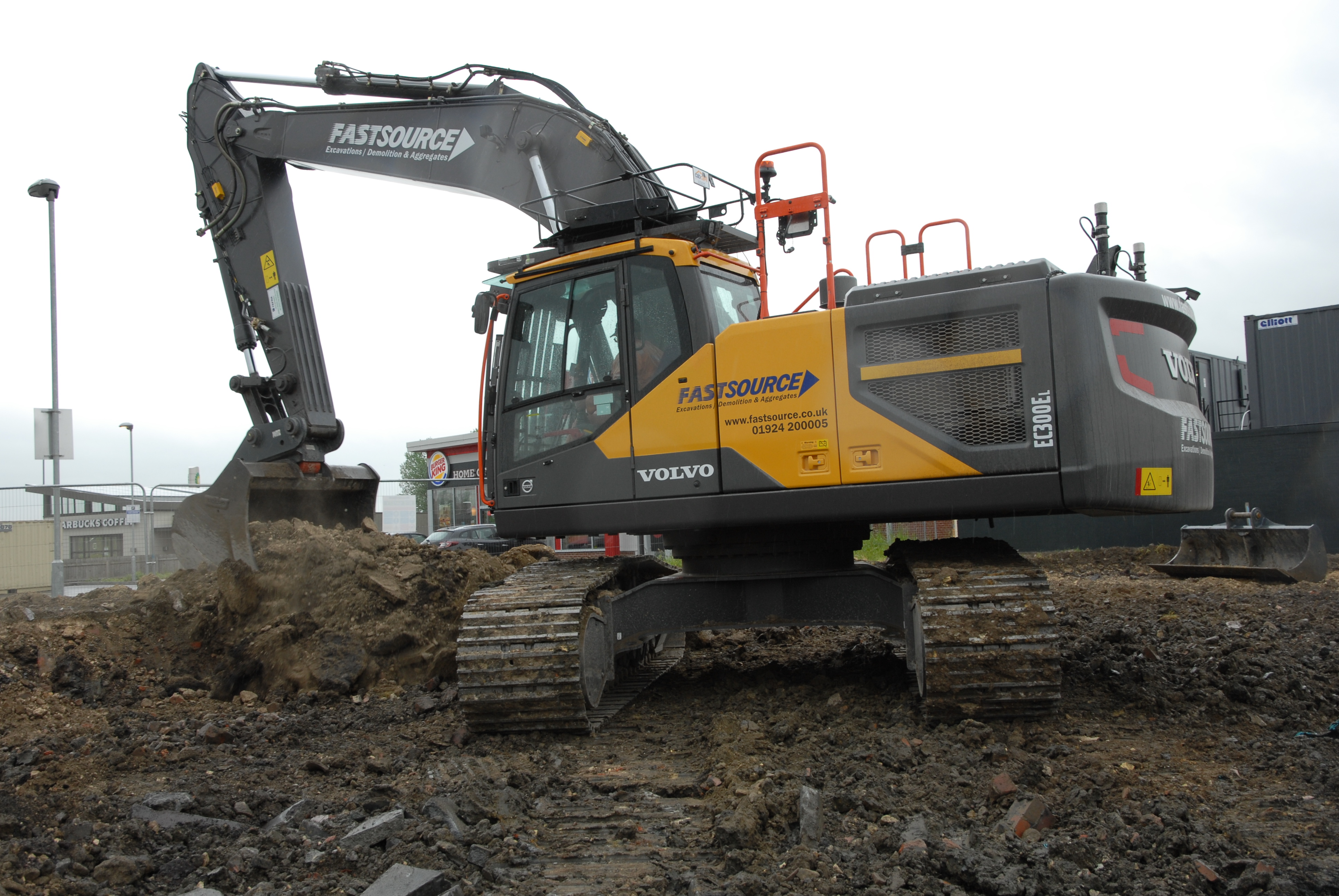 Fastsource adds another Volvo excavator to his plant fleet - CEA ...