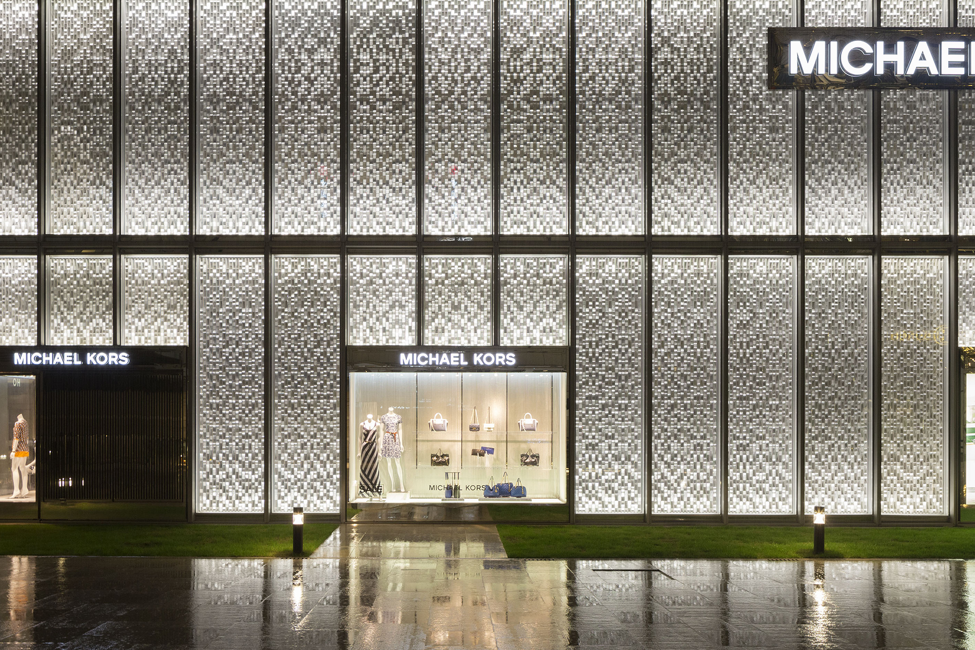 Michael Kors Shanghai Flagship Store Façade | Architectural Lighting ...