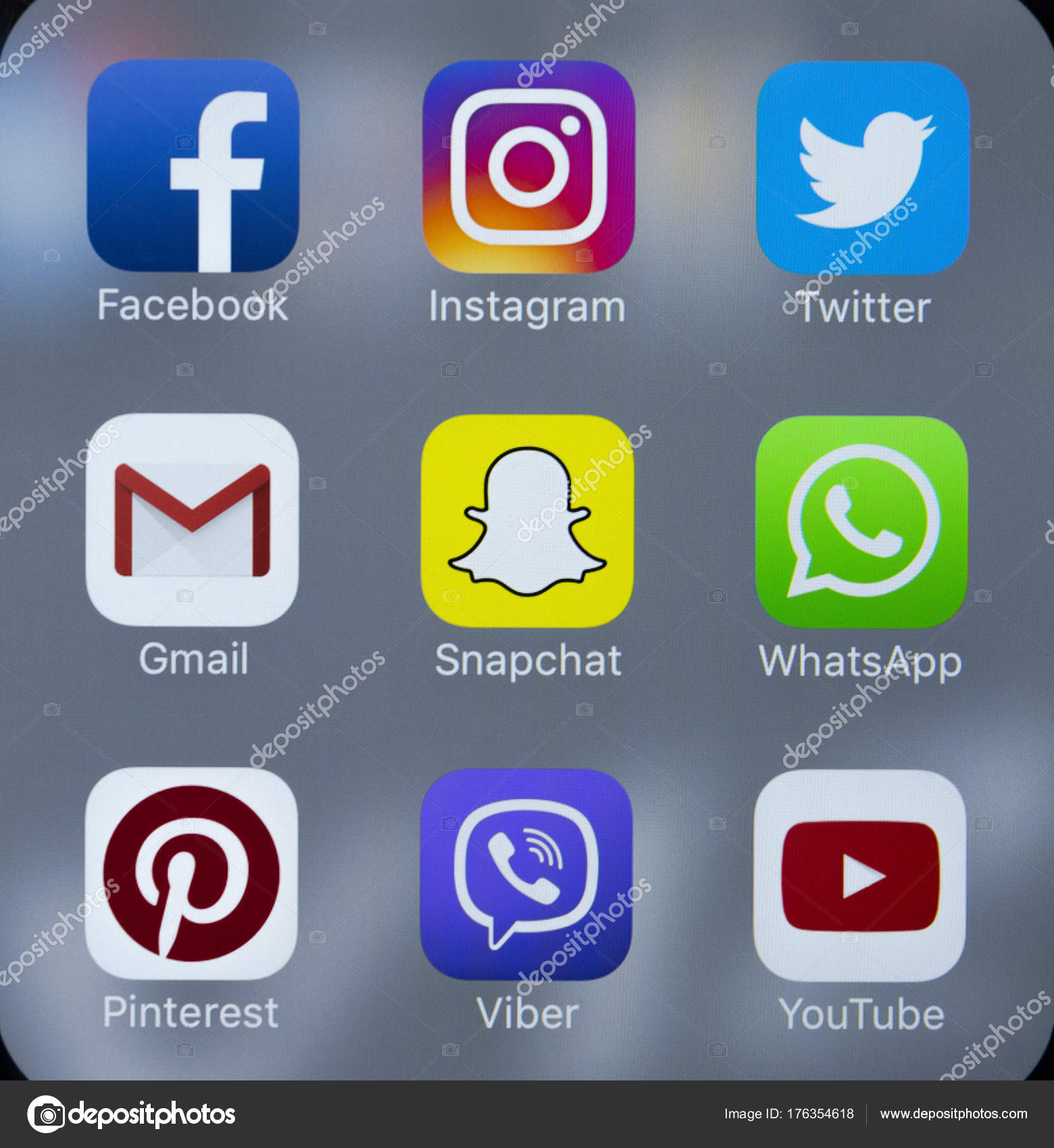 Apple iPhone 7 with icons of social media facebook, instagram ...