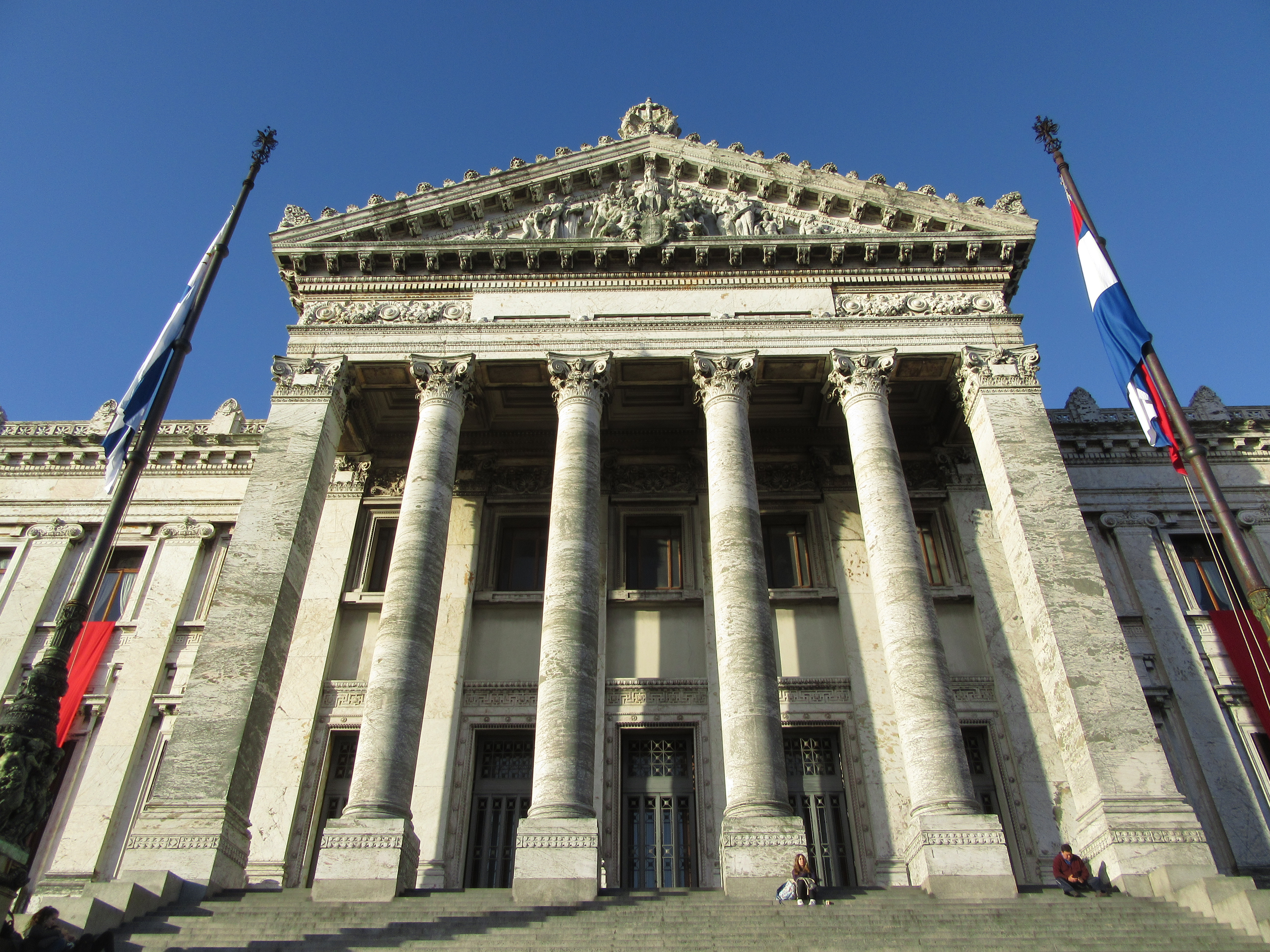 File:2016 columnas de la fachada del Palacio Legislativo de ...