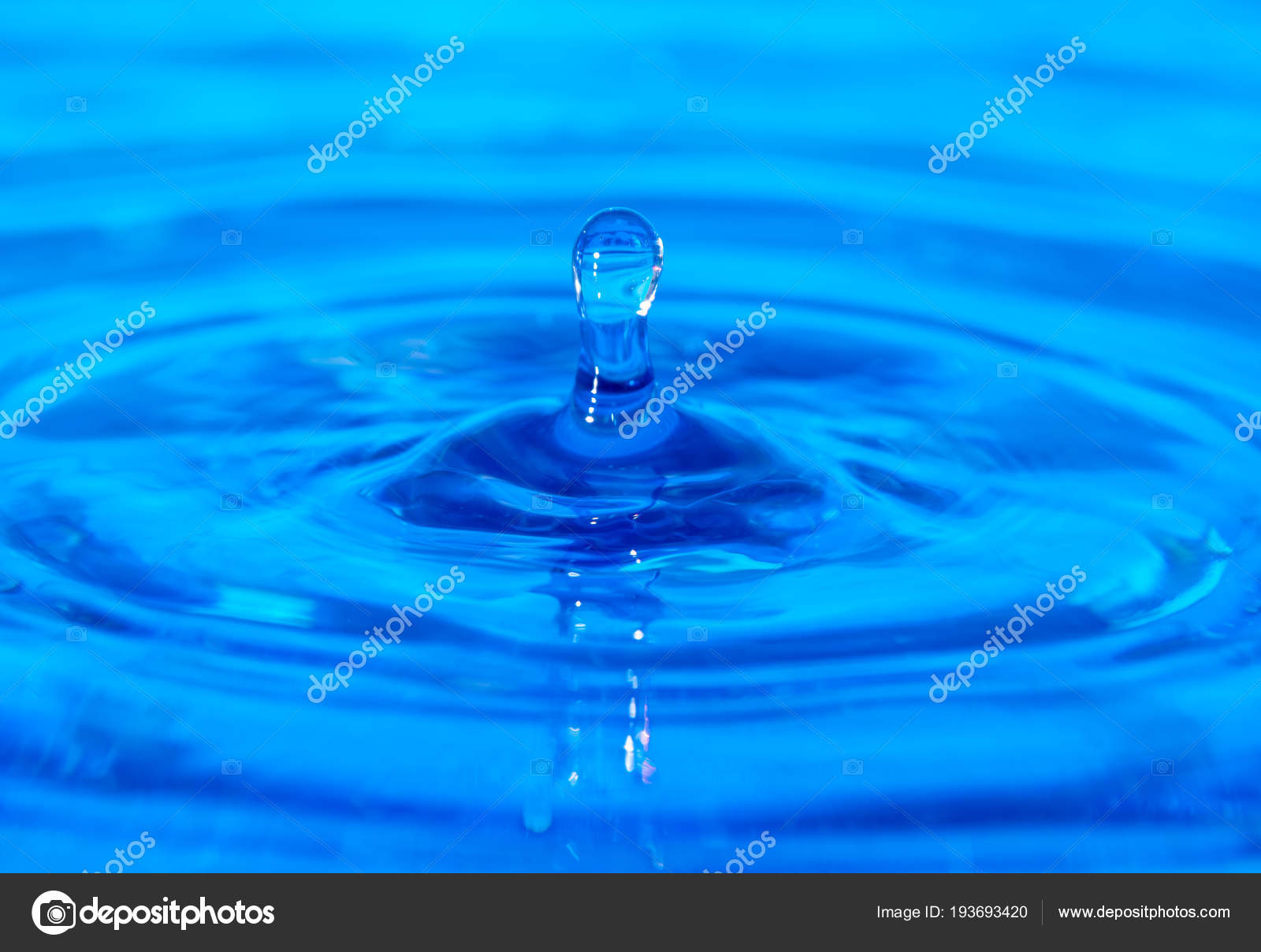 Falling Drop Blue Water Waves Diverge Drop — Stock Photo © bazilpp ...