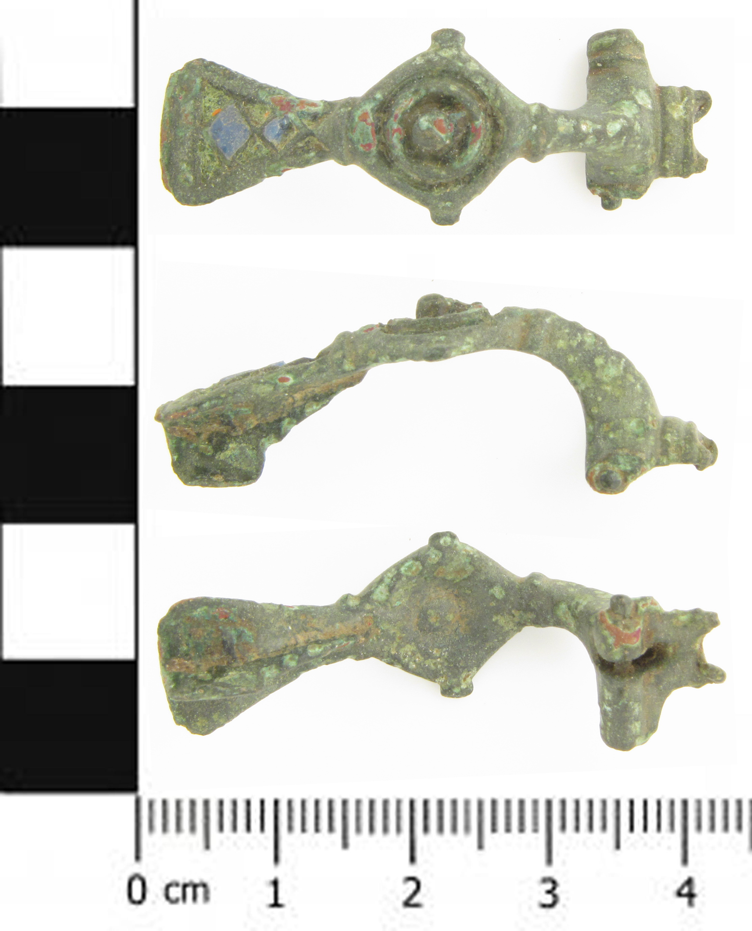 File:A Roman bow-and-fantail brooch (FindID 421890).jpg - Wikimedia ...