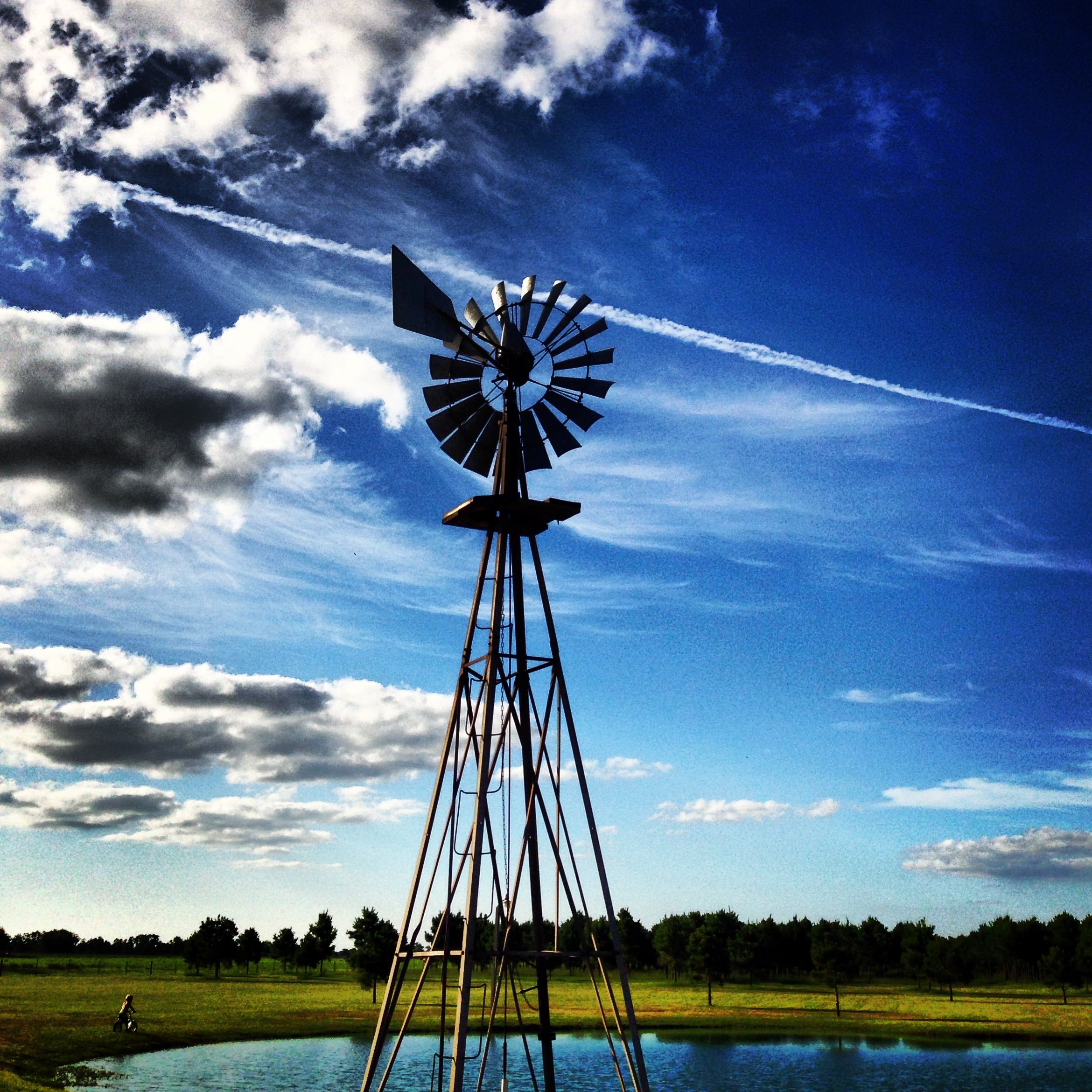 Windmill at the farm against a blue Texas sky. | Bold Lifestyle ...