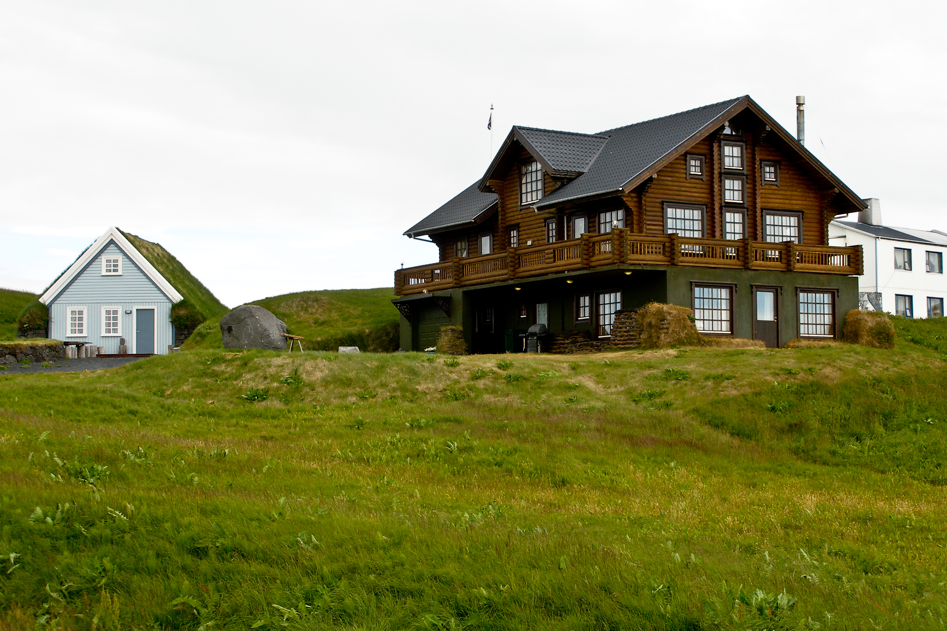 File:Icelandic farmhouse.jpg - Wikimedia Commons