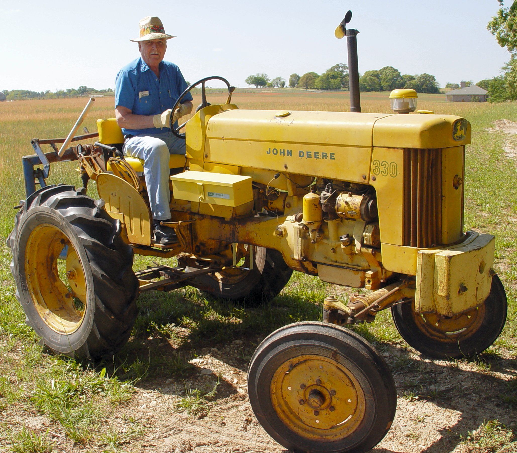 farmer on tractor - Google zoeken | John deere | Pinterest | Tractor