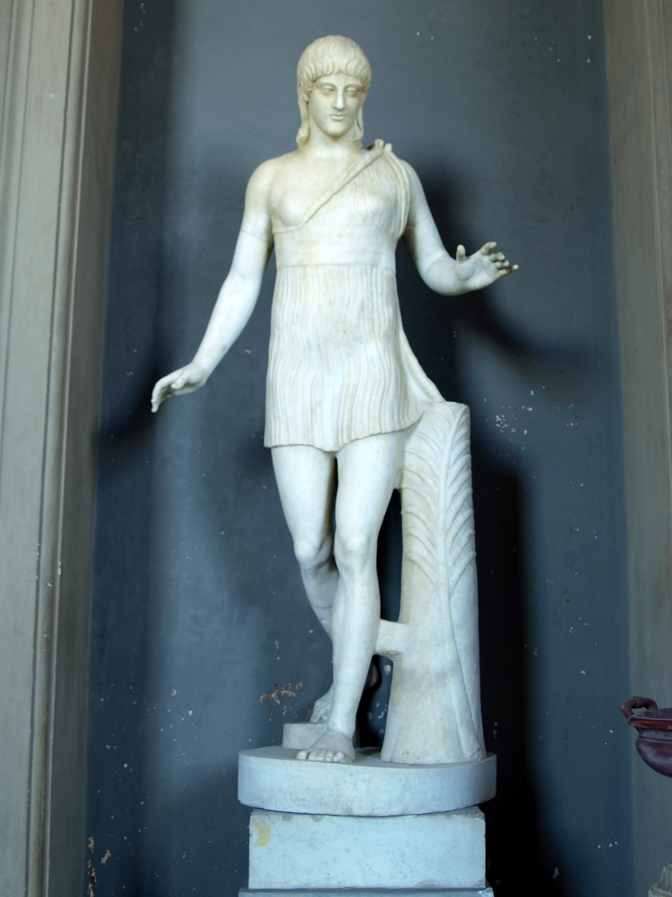 File:Statue of a female in the Vatican museum.JPG - Wikimedia Commons