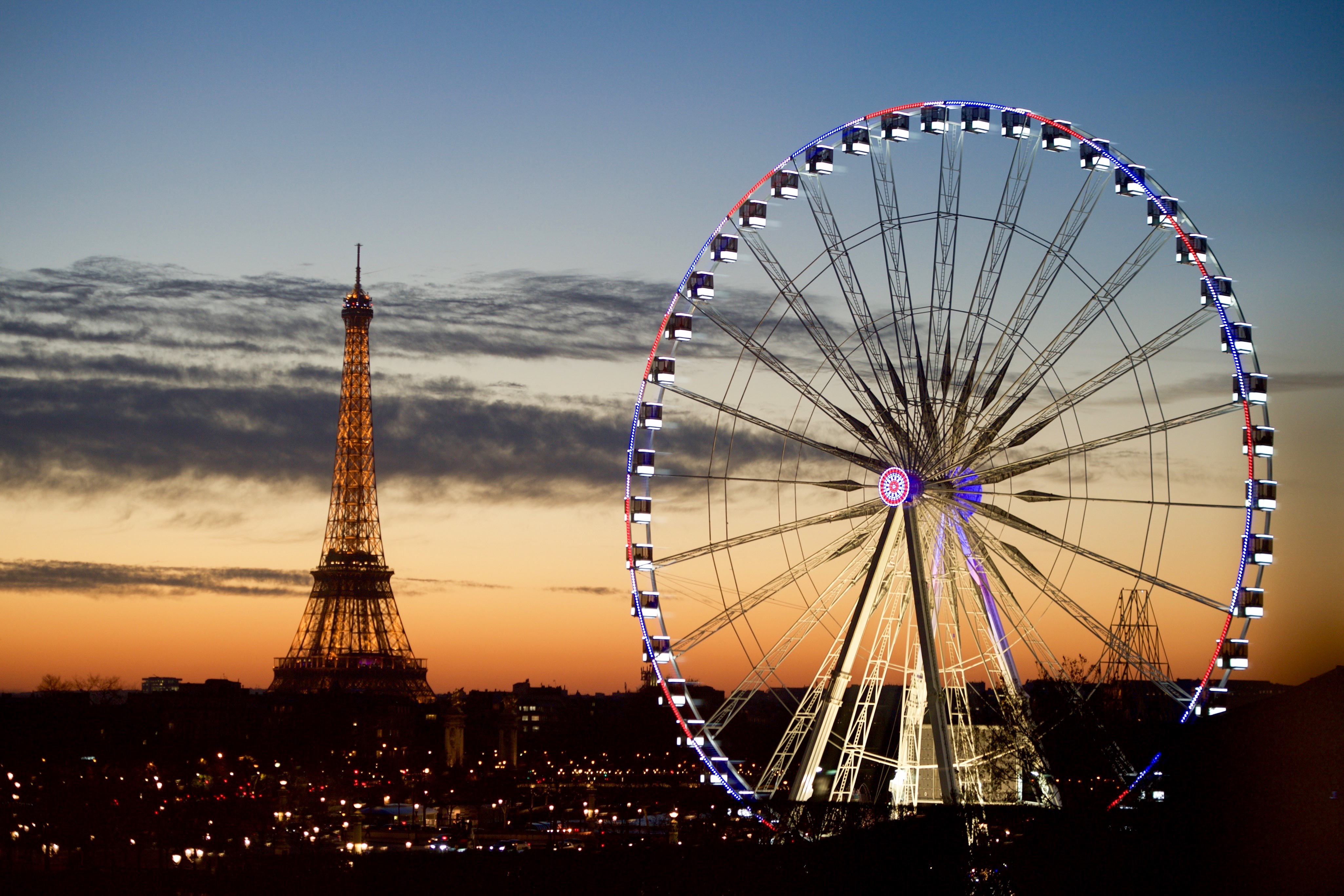 File:The Eiffel Tower and Ferris Wheel on the Place de la Concorde ...