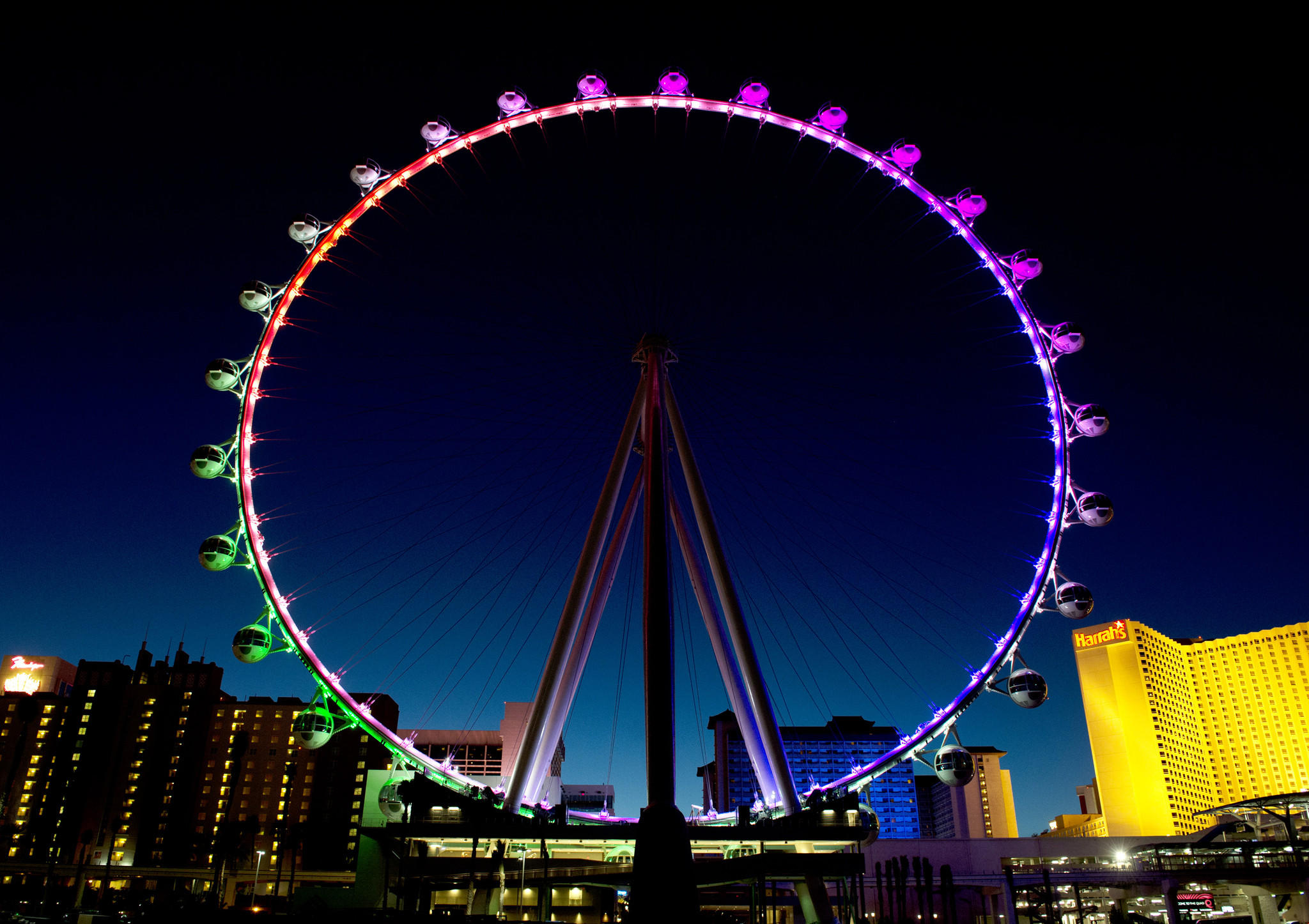 Las Vegas: High Roller Ferris wheel makes its debut - latimes