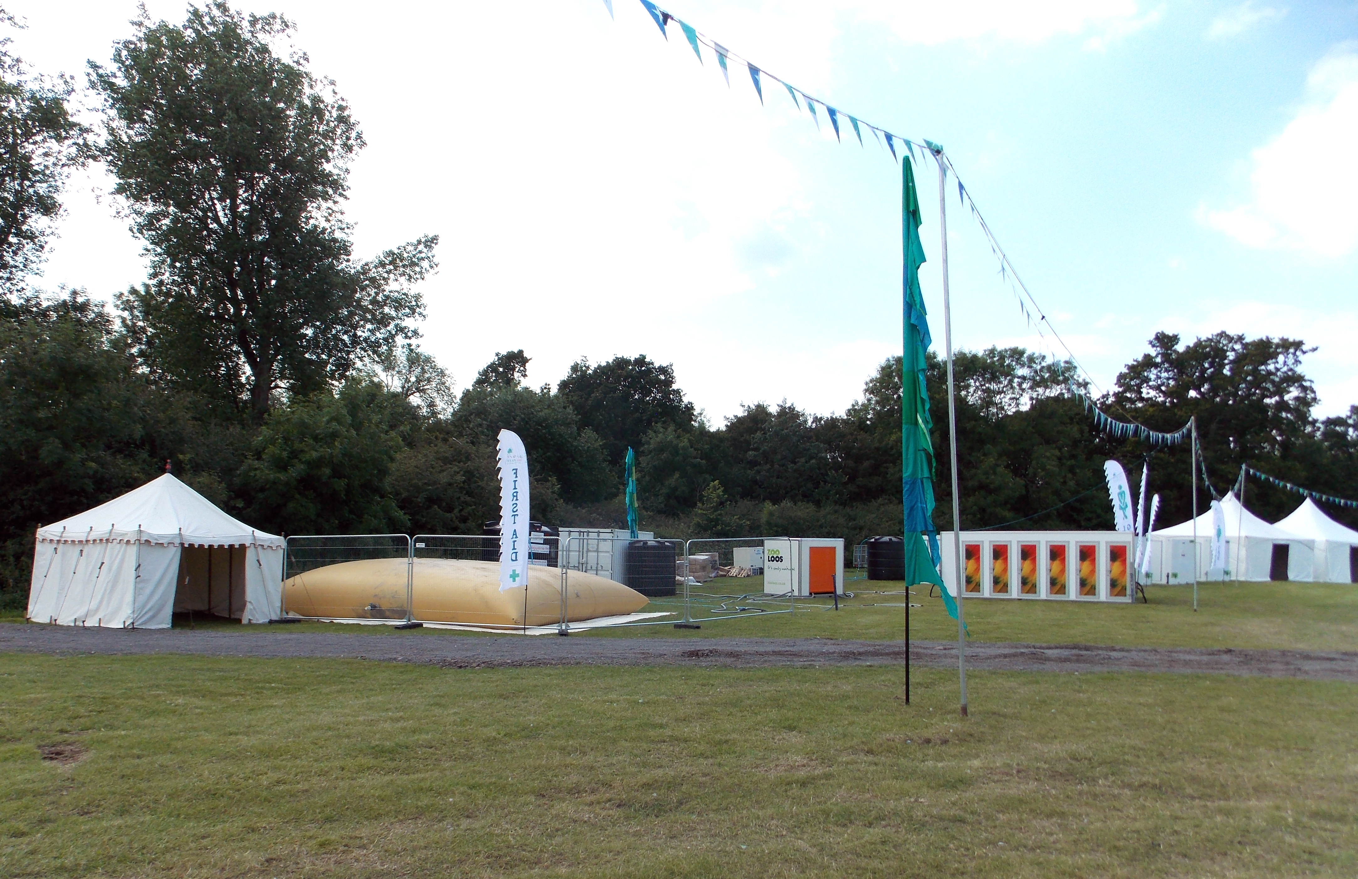 File:Aldenham Country Park event field with tents, toilet units ...