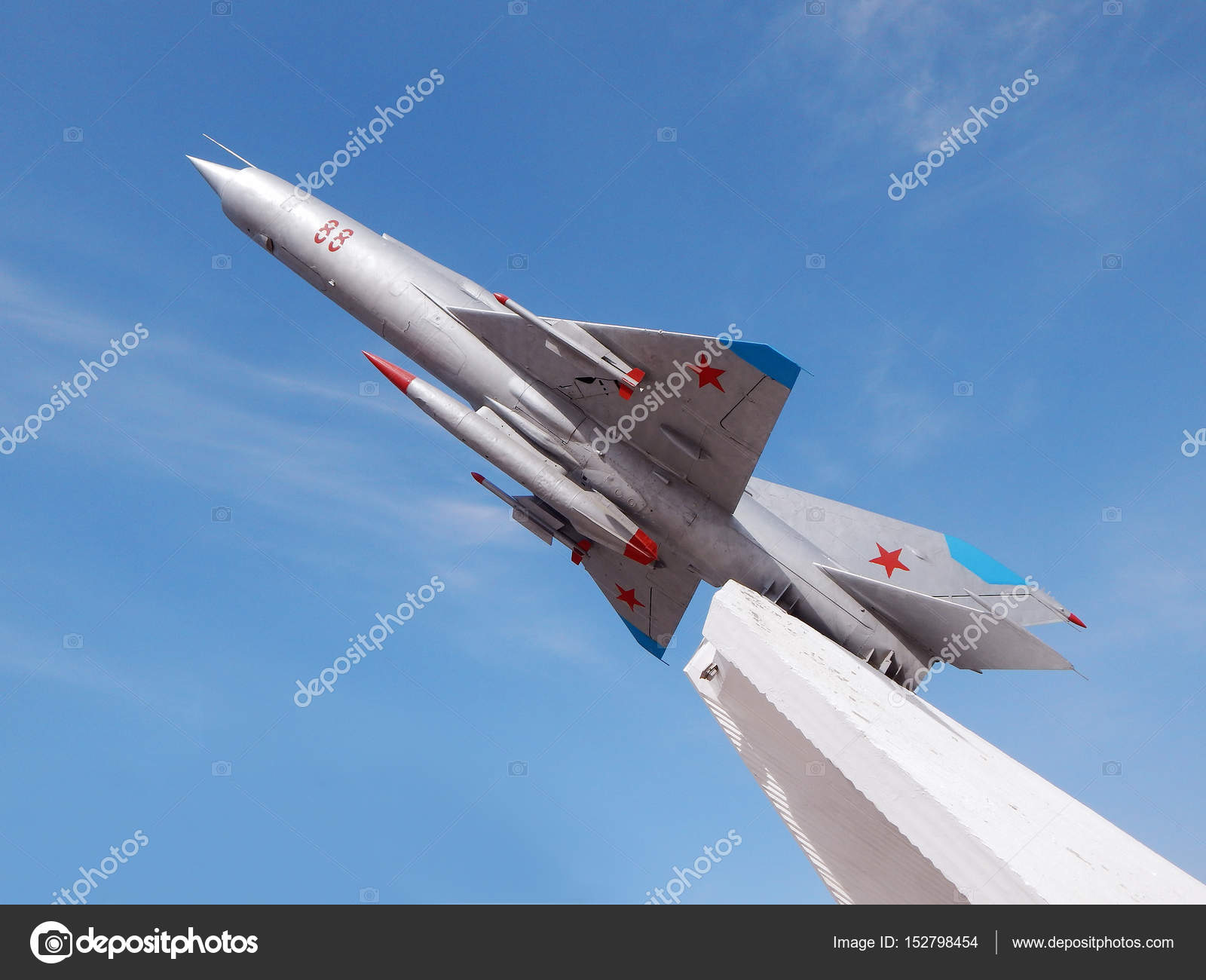 Monument to the aircraft fighter. — Stock Photo © ekipaj #152798454