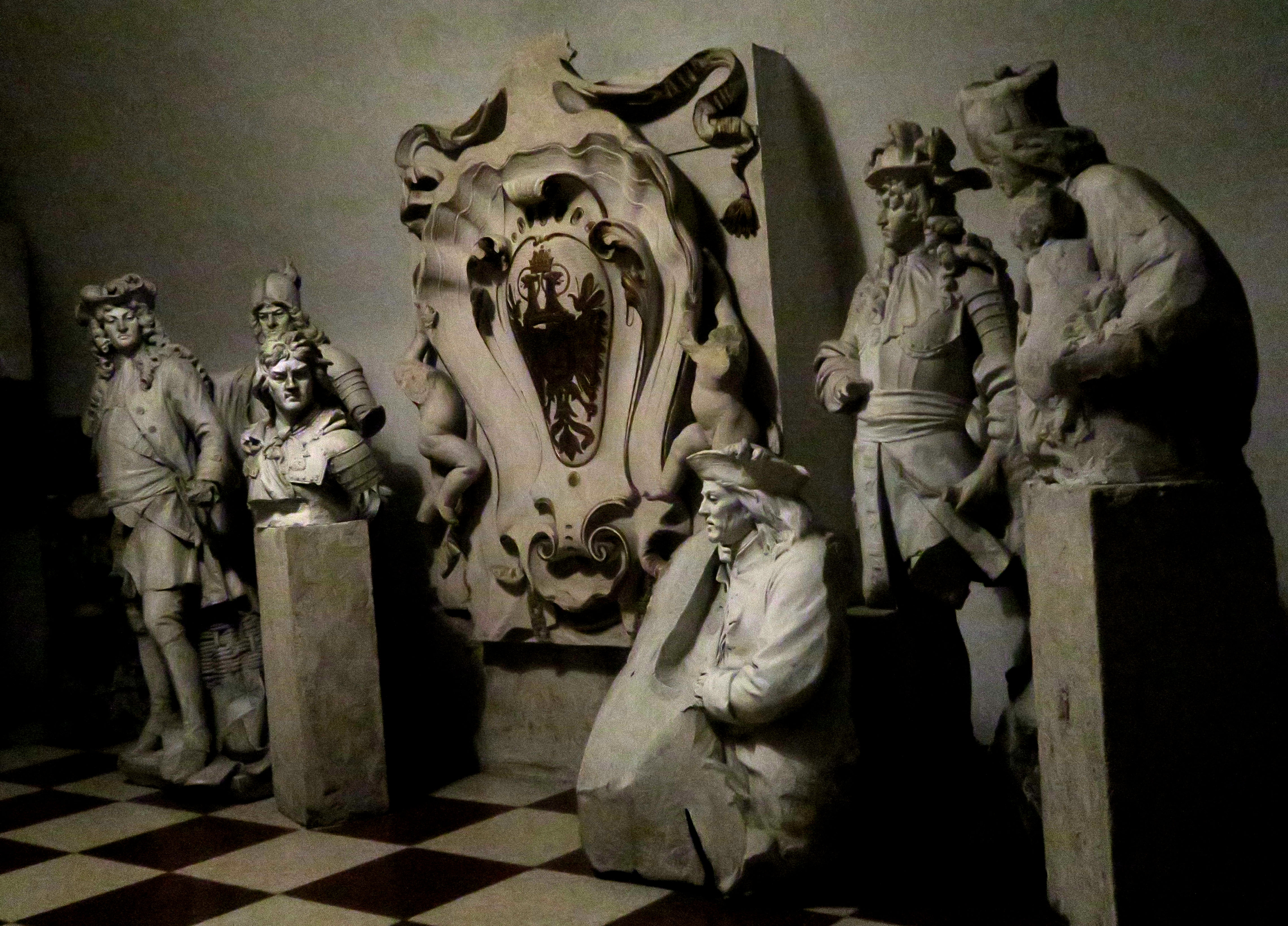 File:Figurengruppe im Wiener Stephansdom.jpg - Wikimedia Commons