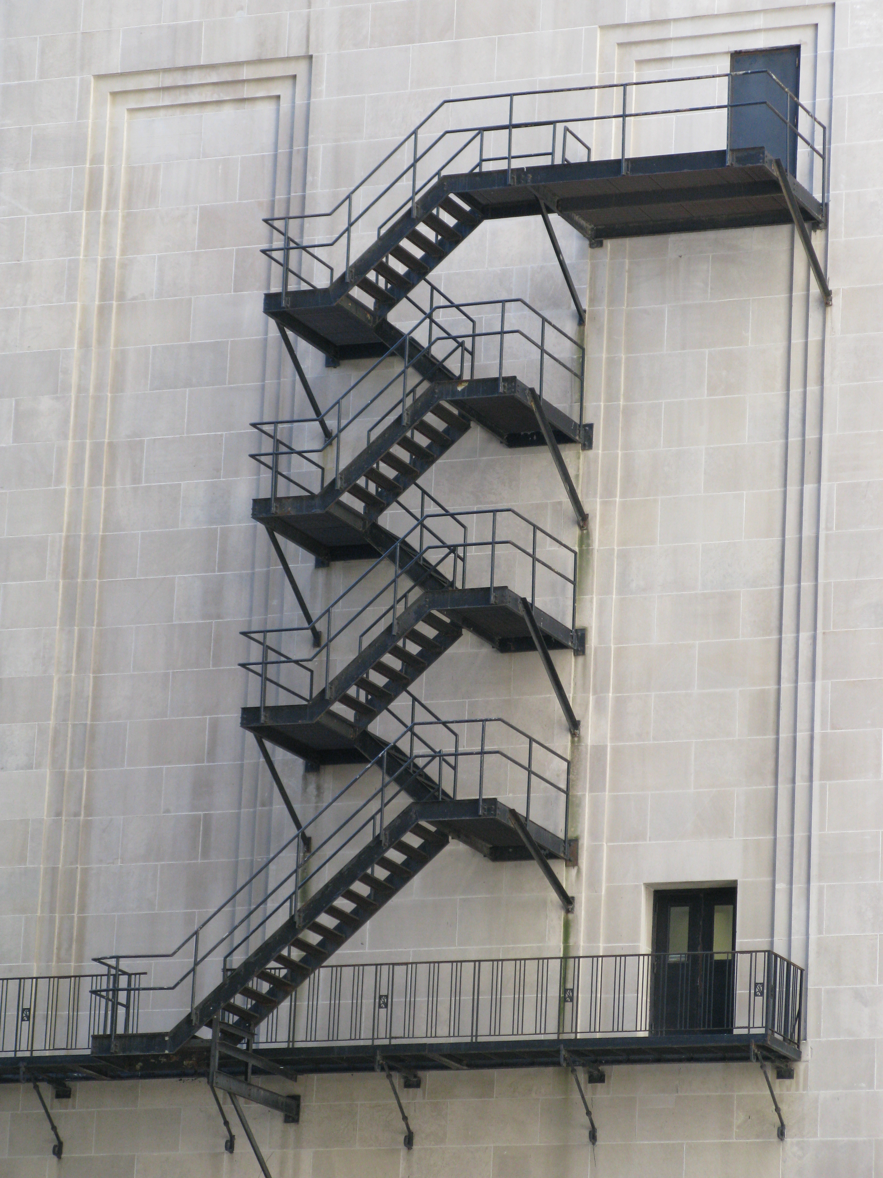 File:Chicago Board of Trade Fire Escape Stairs.jpg - Wikimedia Commons