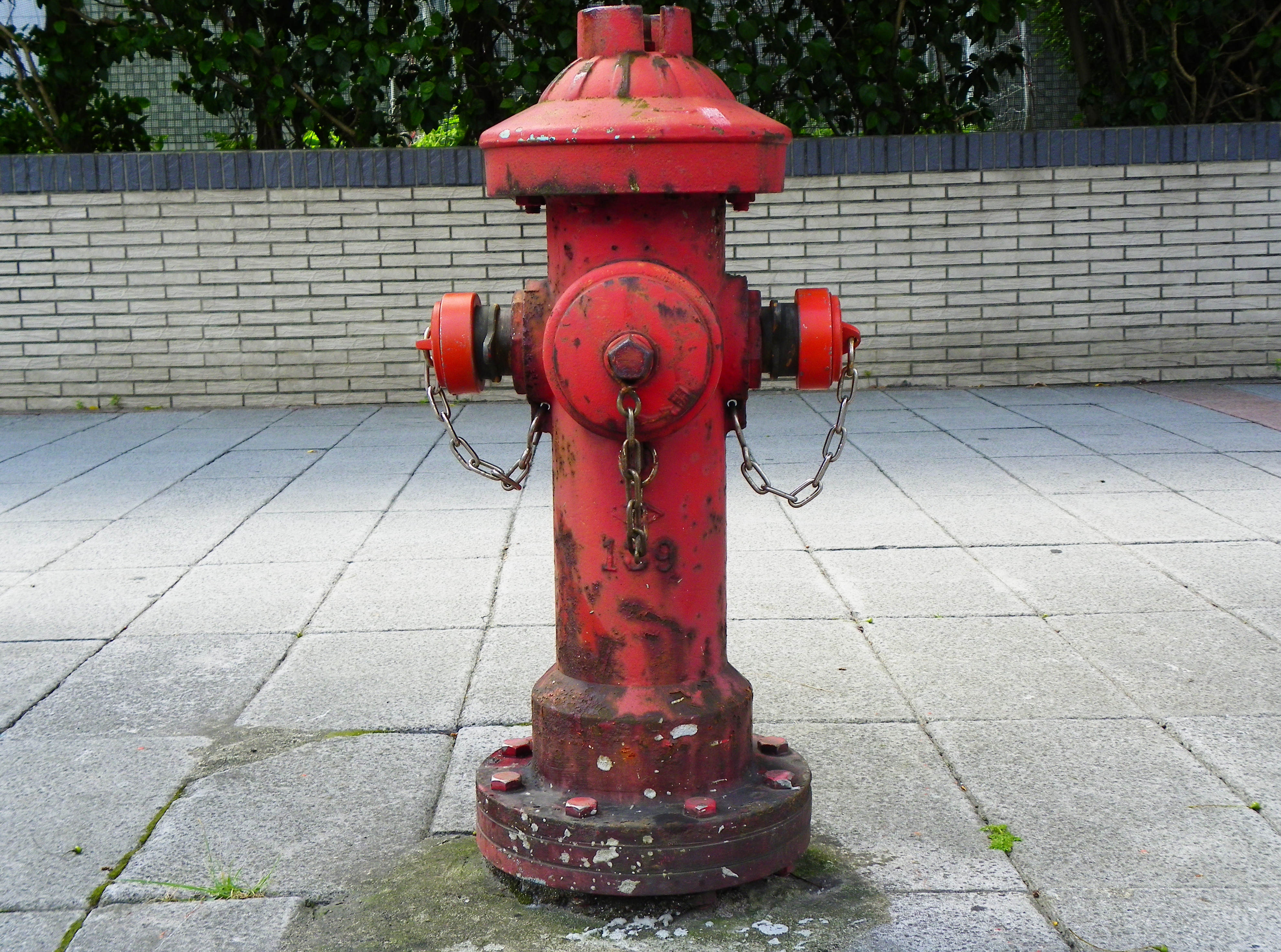 File:Fire hydrant in Sanming Road Sidewalk, Taipei 20121003.JPG ...