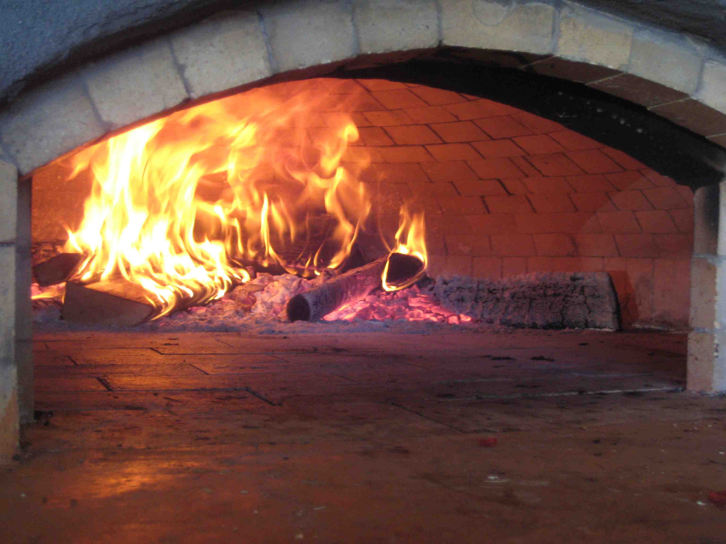 Wood burning pizza oven logs – Staffordshire Kindling Supplies