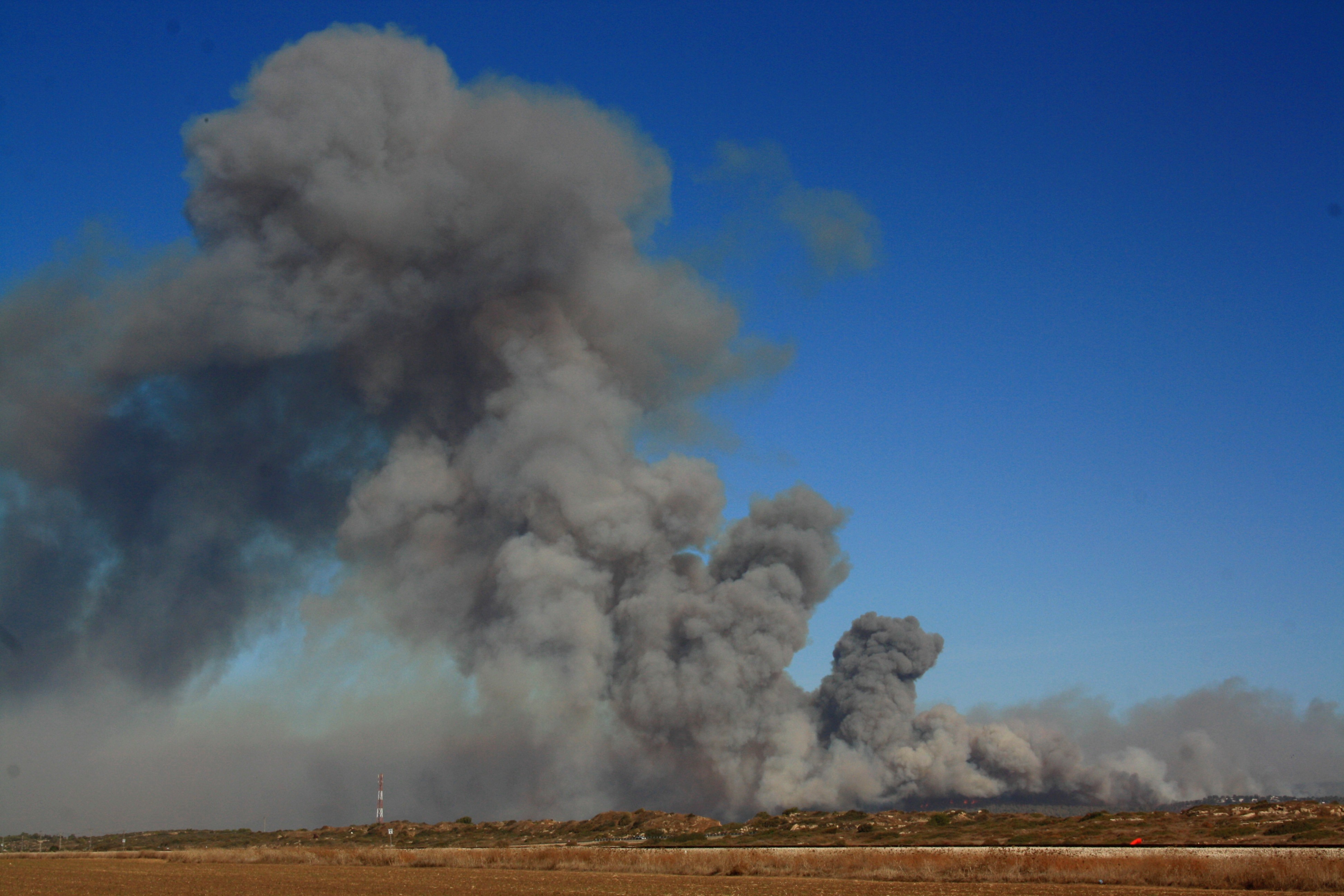 File:Carmel Fire Smoke Habonim 031210.jpg - Wikimedia Commons