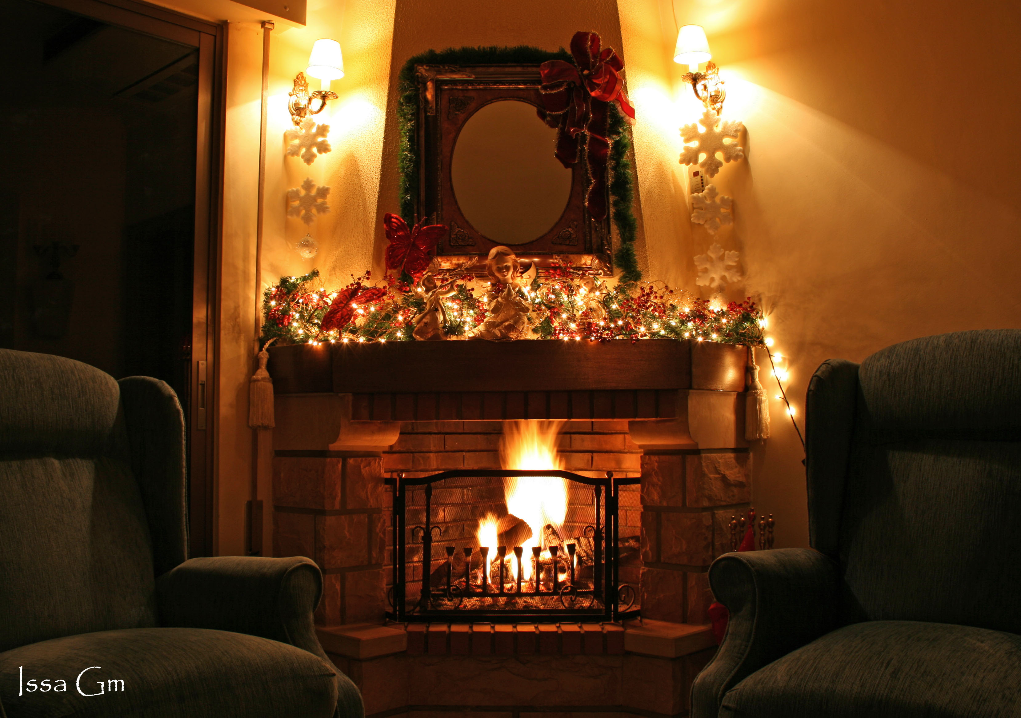 File:Christmas Fireplace.jpg - Wikipedia