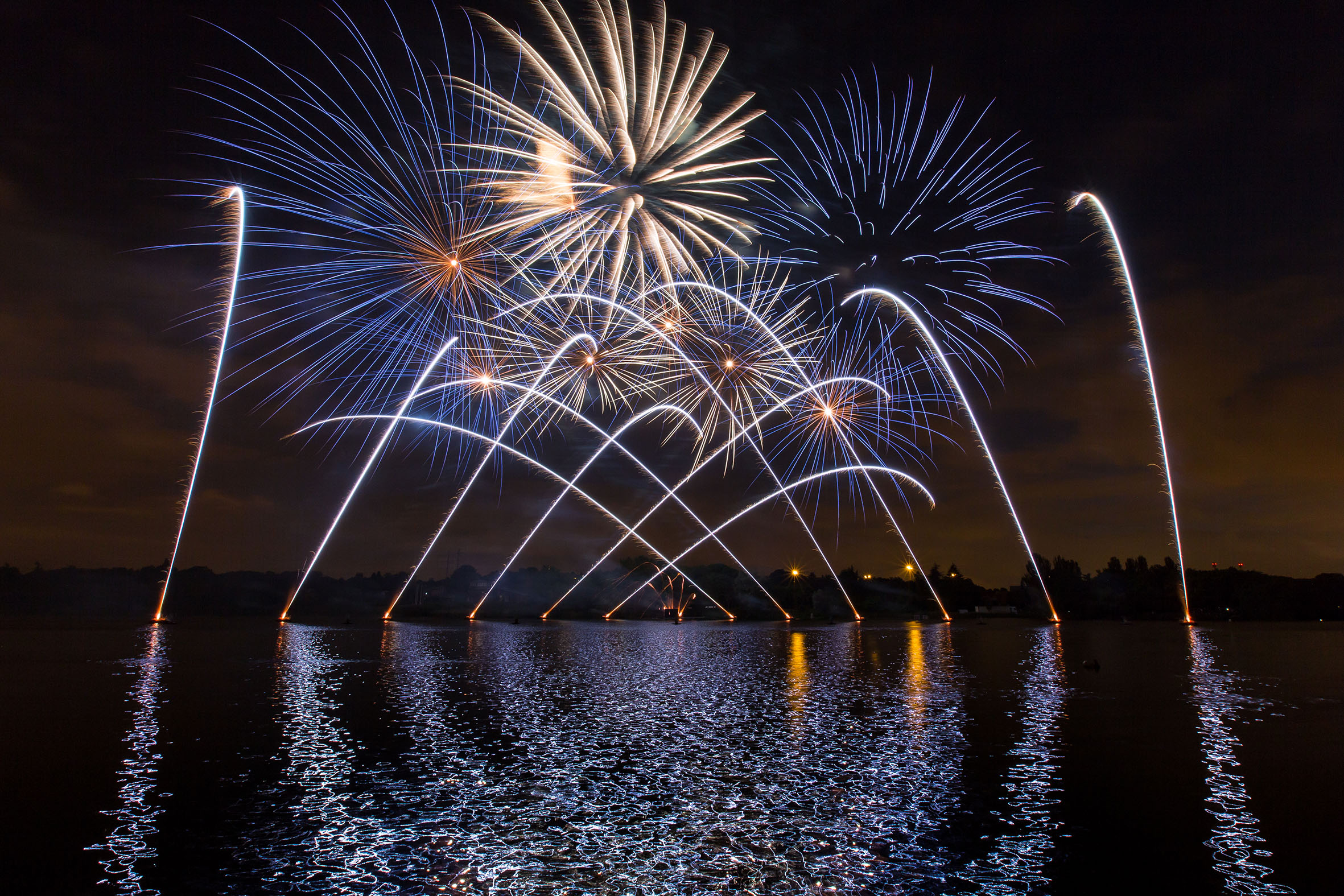 Pyrotechnic display: Dragon Fireworks - The Bordeaux Wine Festival