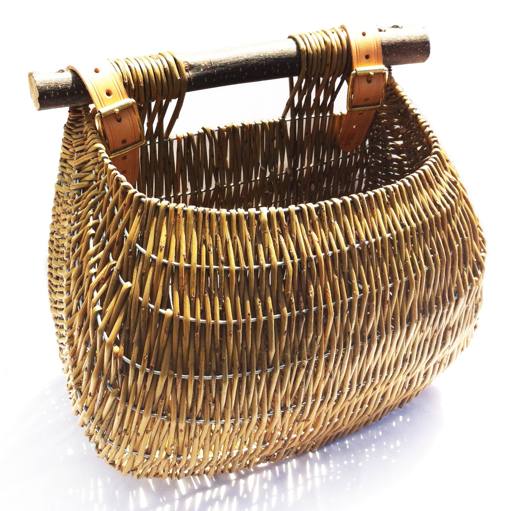 Claire Gaudion makes willow fishing baskets in the traditional ...