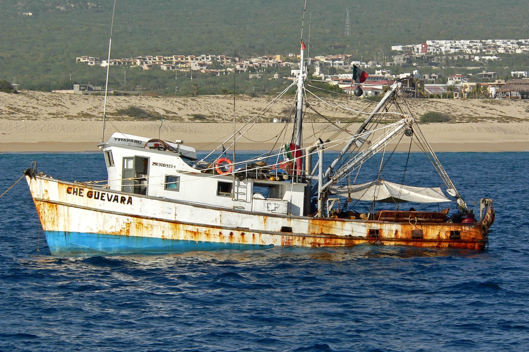 File:Fishing boat Che Guevara 1.jpg - Wikimedia Commons