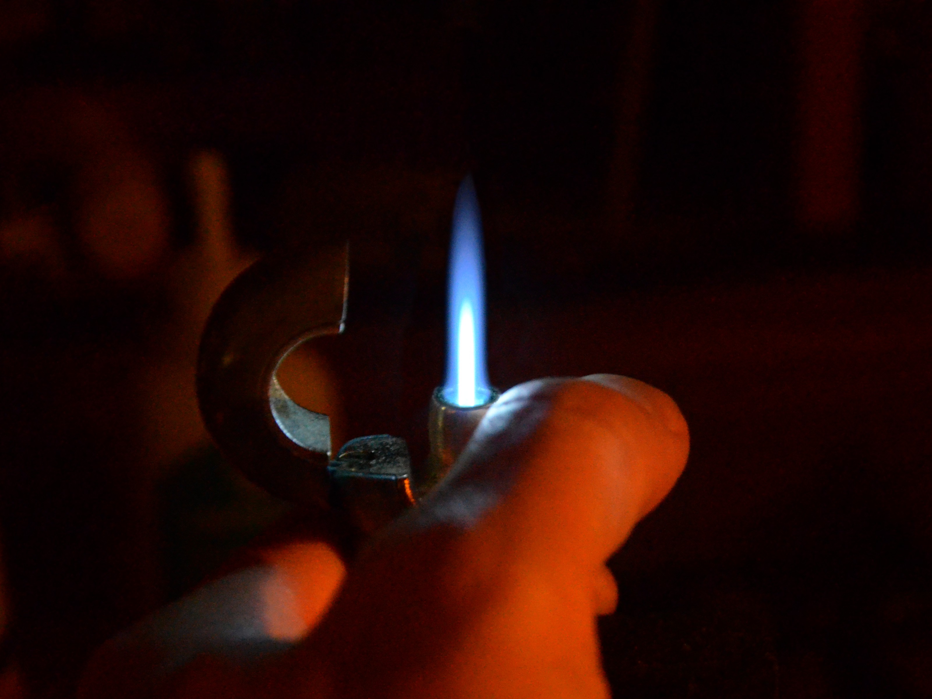 File:Gas lighter flame.jpg - Wikimedia Commons