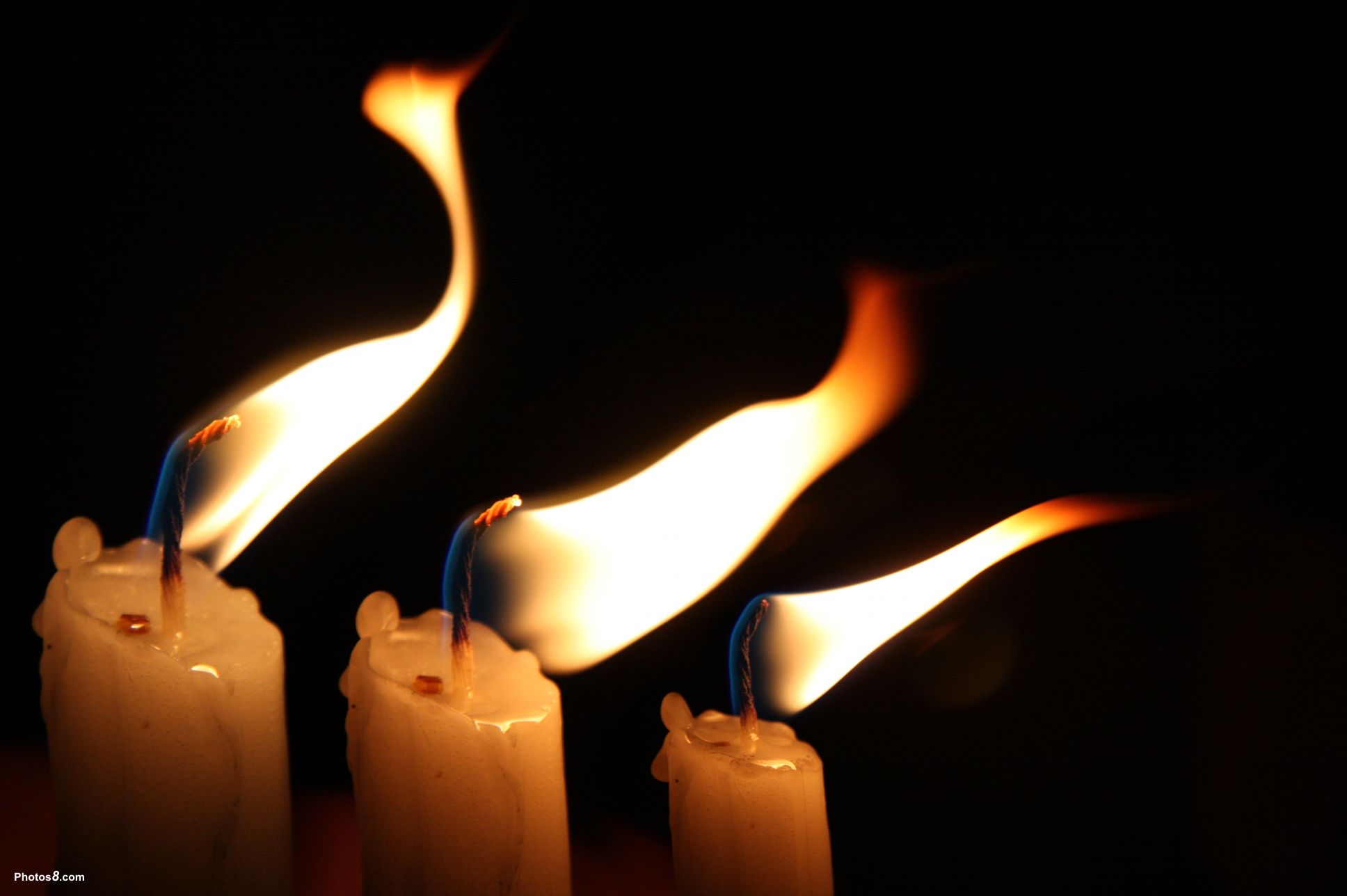 File:Candles flame in the wind-other.jpg - Wikimedia Commons