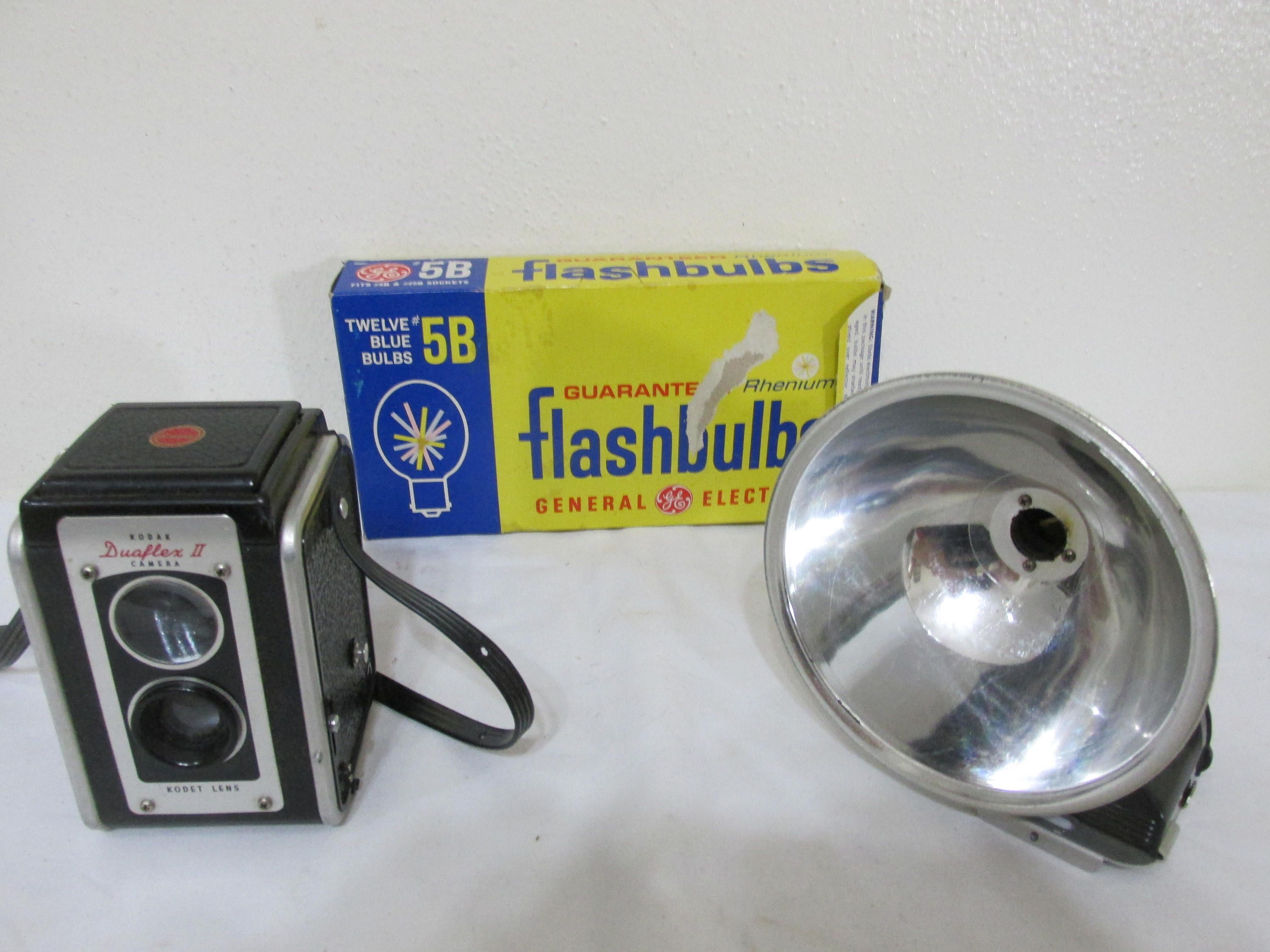 Kodak Camera Duraflex 11 with Flash Attachment and 8 Blue Flashbulbs ...