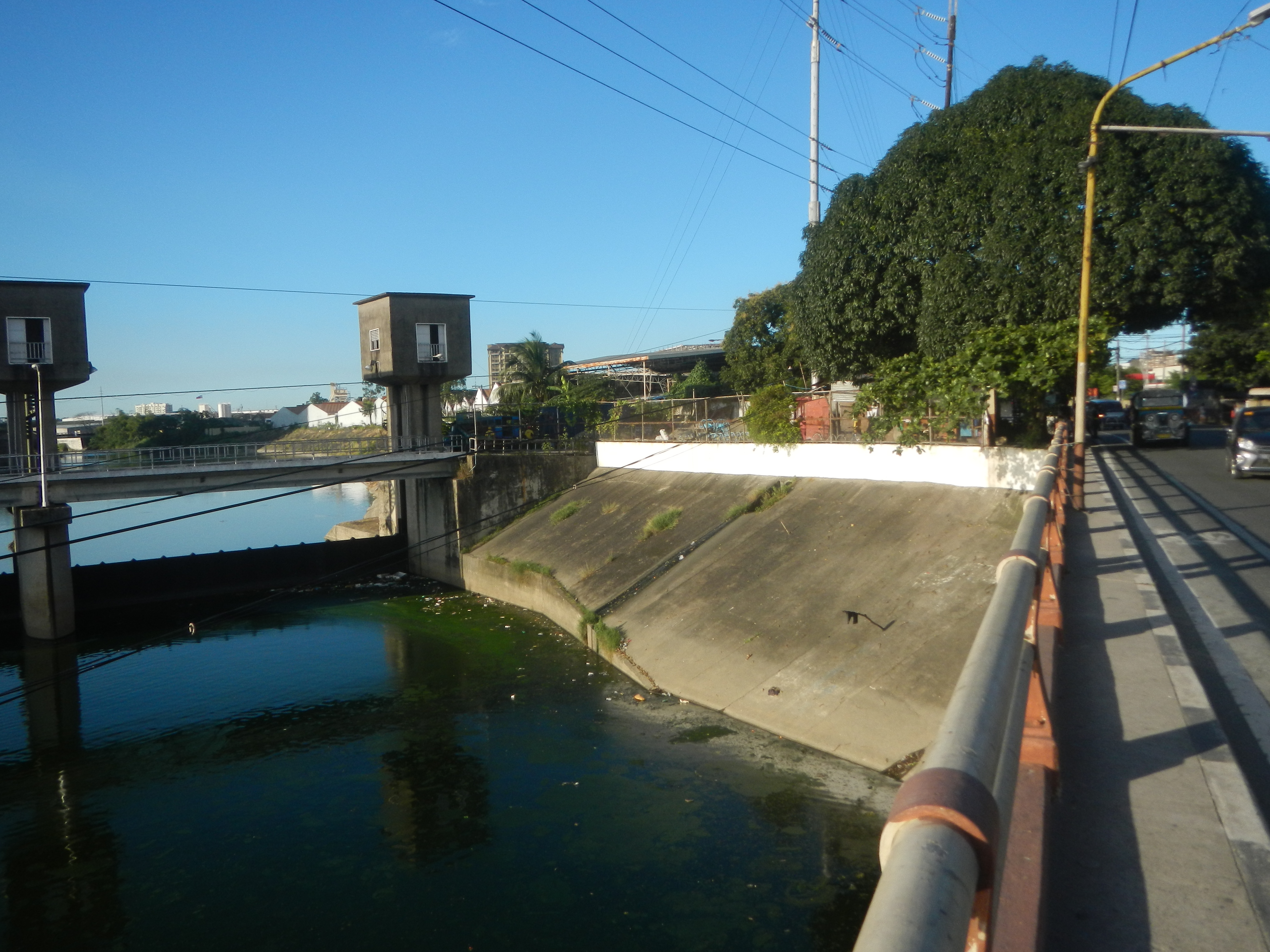 File:0725jfMangahan Floodway Daang Pasig River Bridge Rosario Weir ...