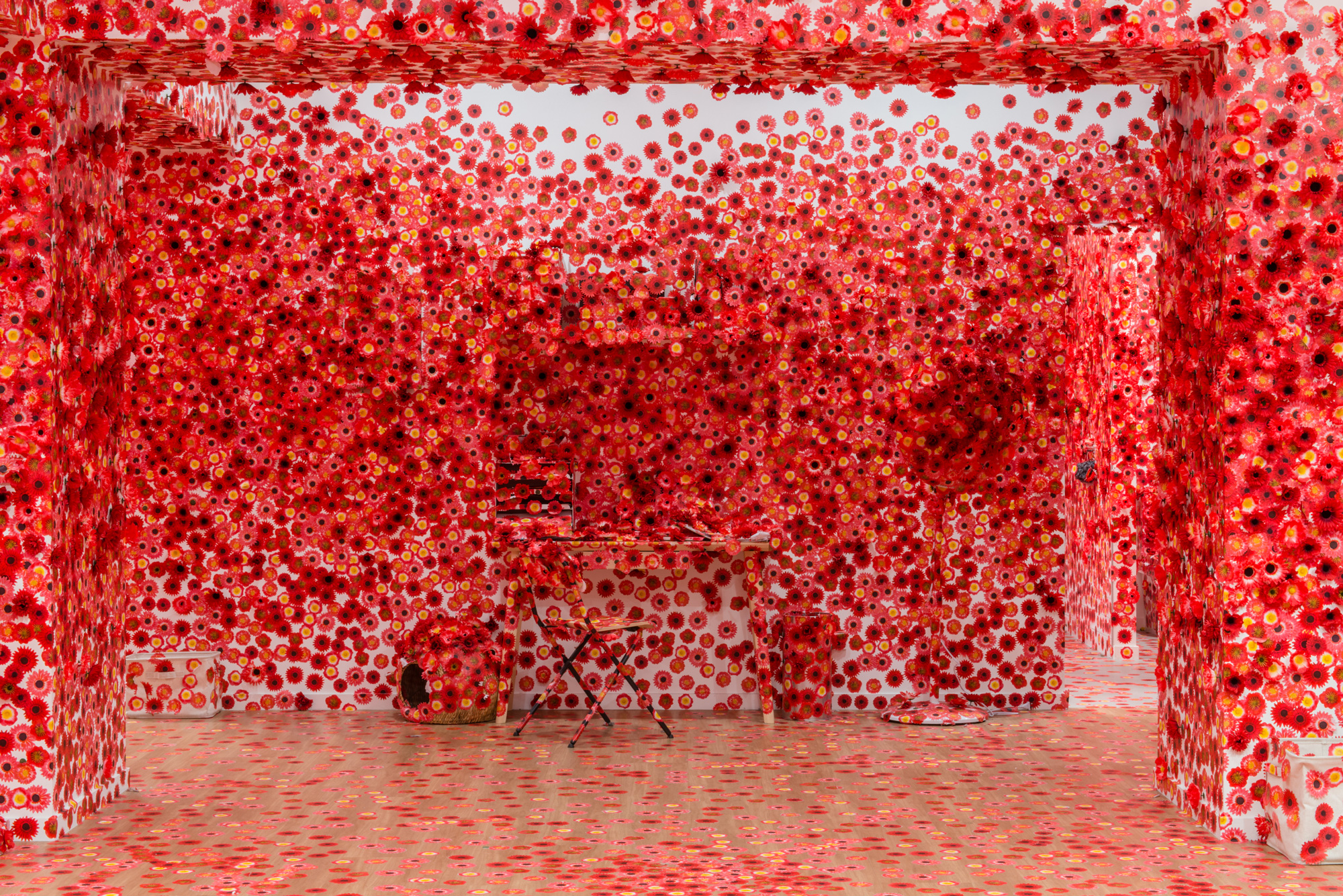 Yayoi Kusama's 'Flower Obsession' Invites Guests to Cover a Domestic ...
