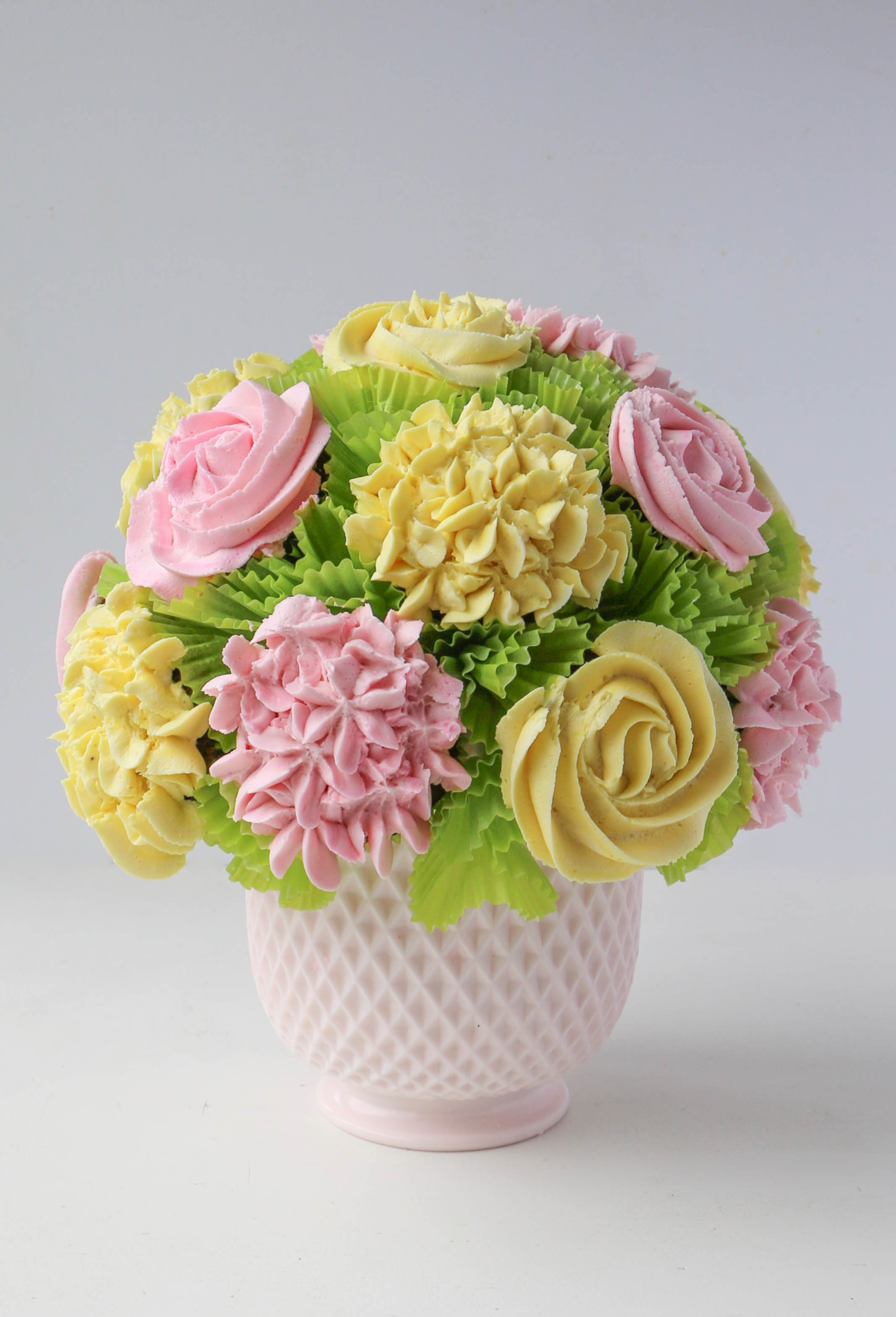 Cupcake Bouquet in 5 Steps: An Easy Tutorial