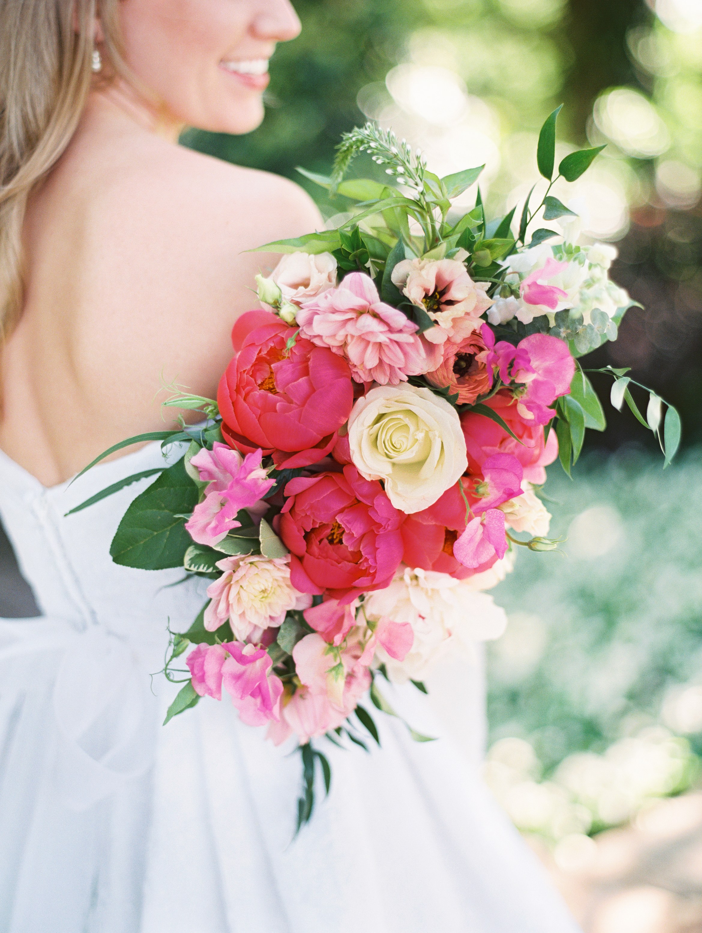 Spring Wedding Bouquets That Are Insanely Stunning | Brides