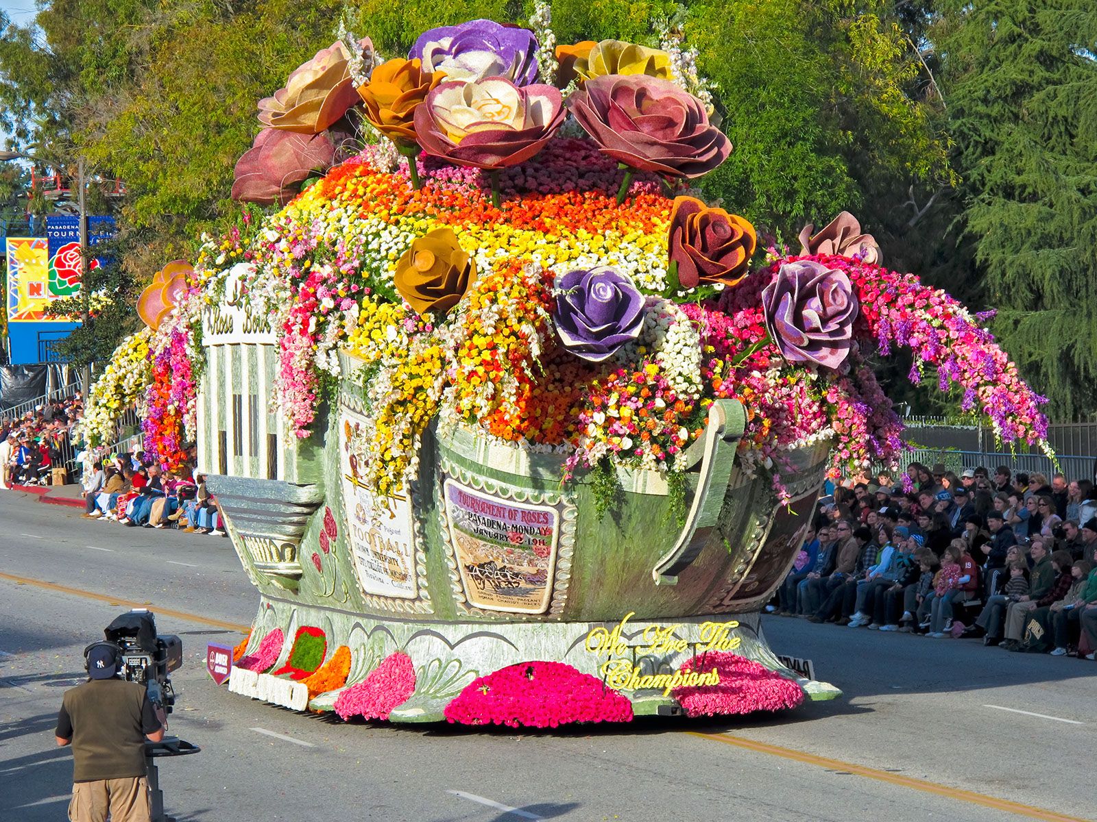 Rose Parade Float | Parade Floats | Pinterest | Rose, Rose bowl ...