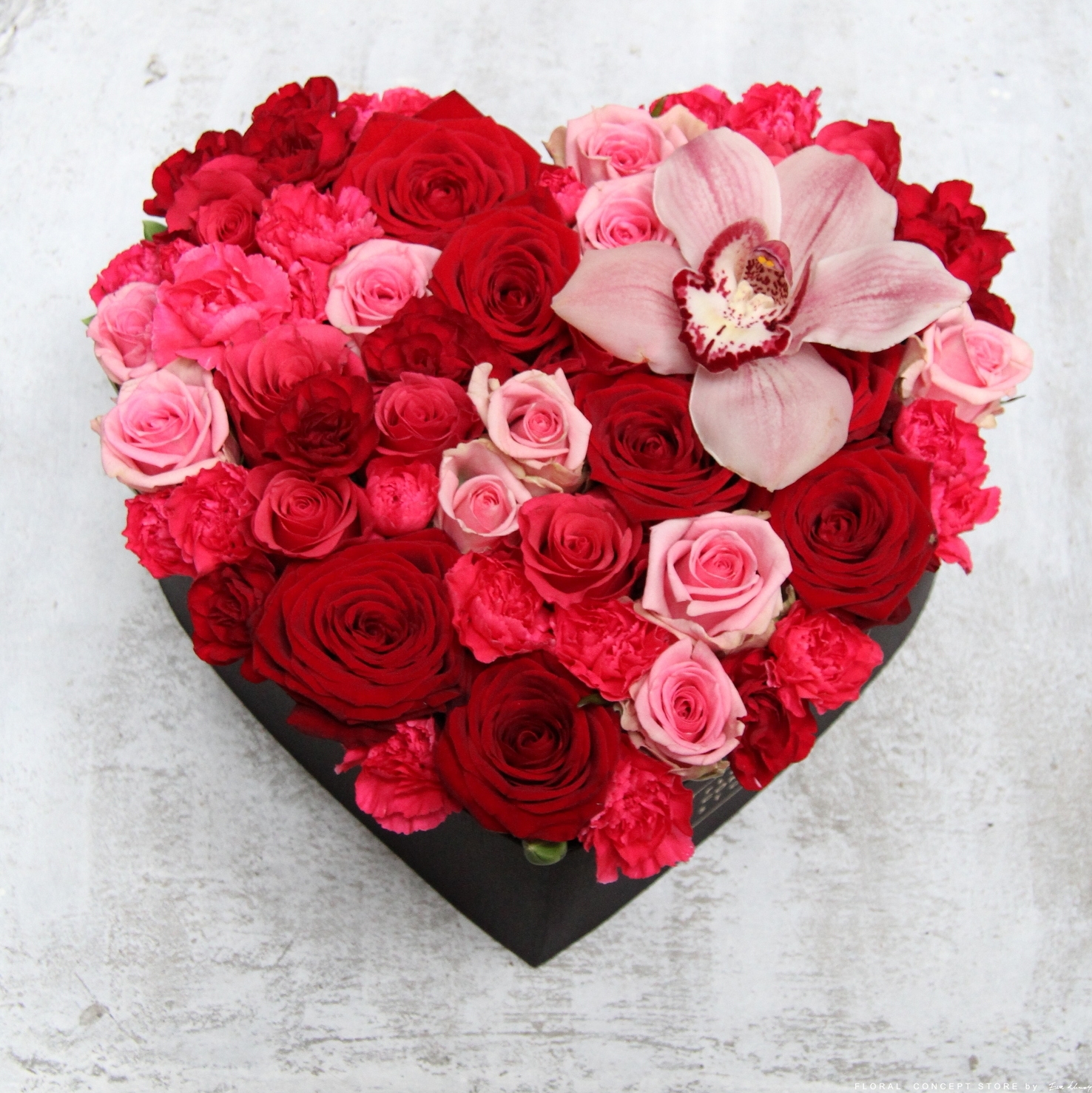 Flower heart made of red roses - flower shop Krakow | Floral Concept ...