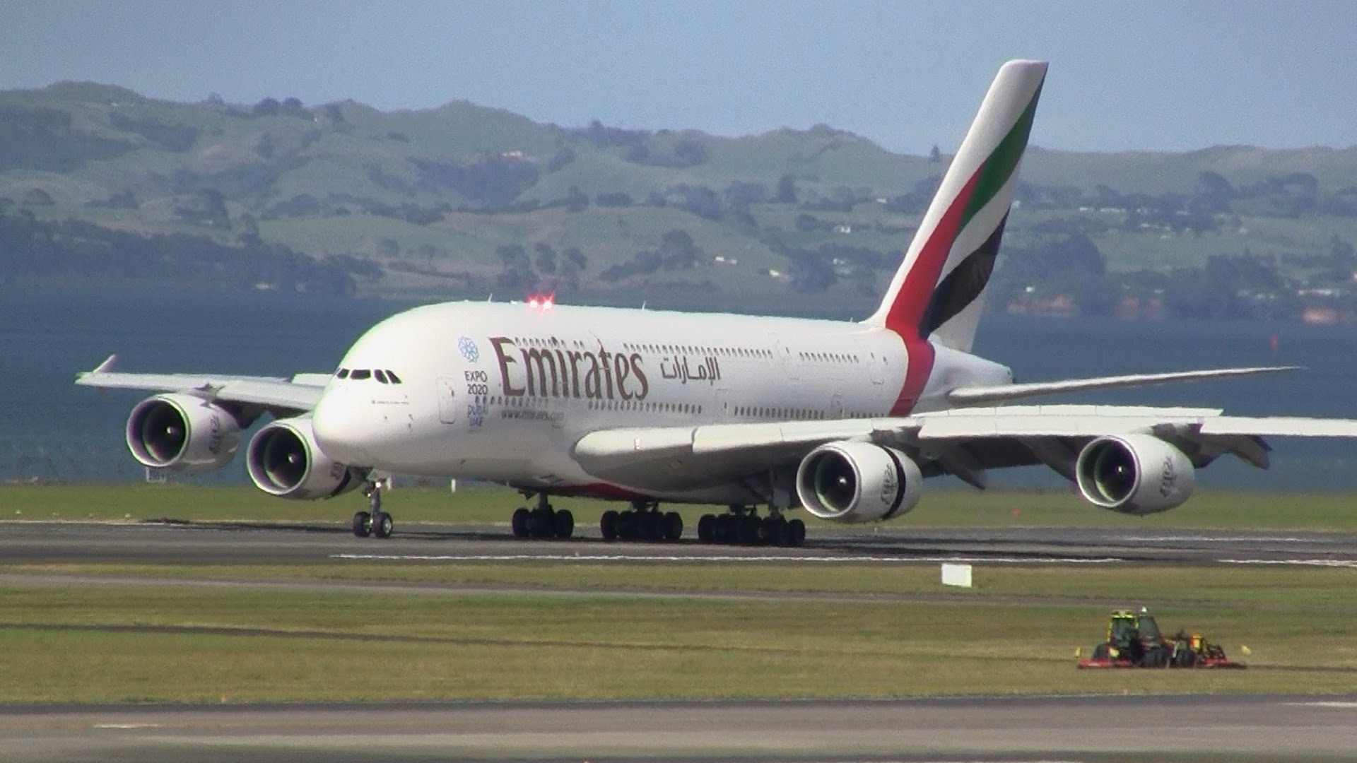 WORLD'S LONGEST FLIGHT ▻ Emirates A380 ▻ Inaugural Landing ...