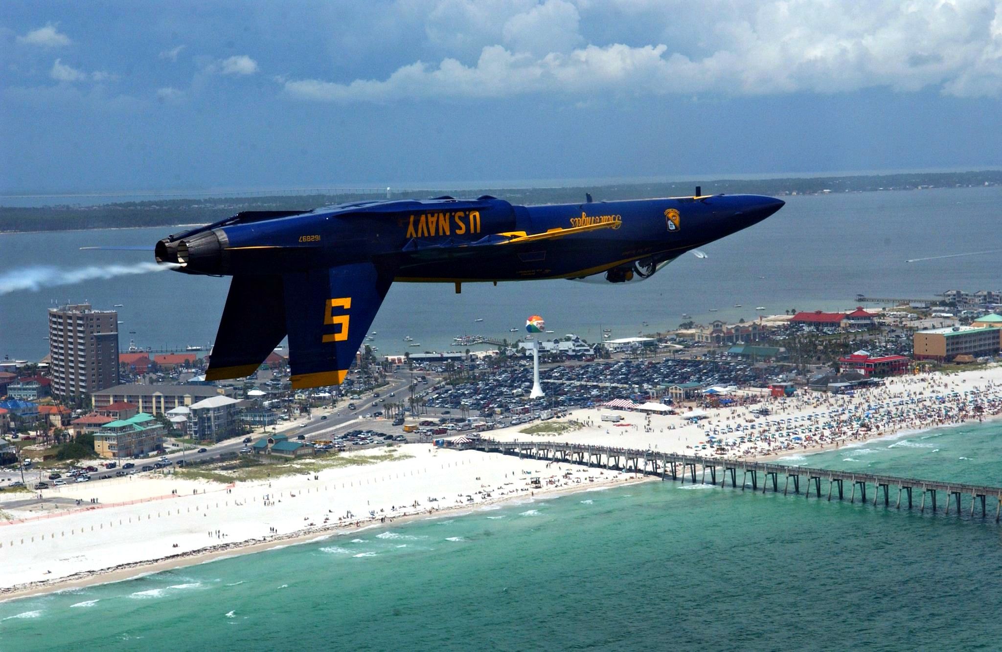 One of the Blue Angels flying upside-down over Pensacola Beach ...