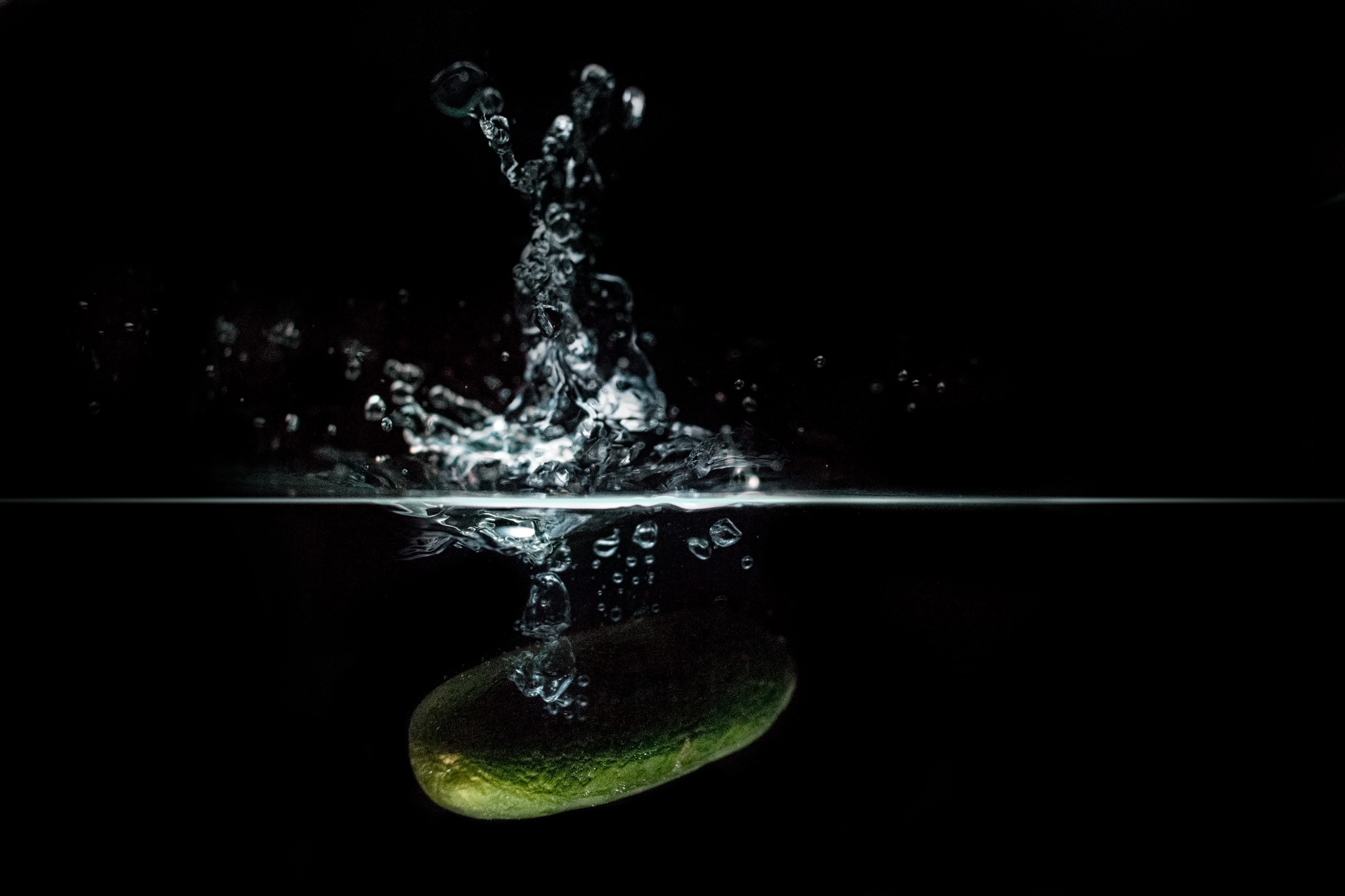 Focus Photo of Green Vegetable Dropped on Water, Black background, Bubbles, Clean, Clear, HQ Photo