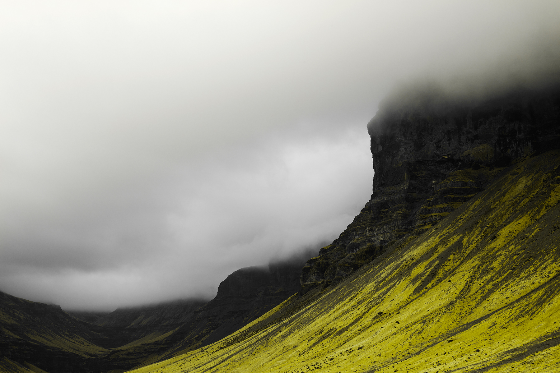 Foggy Kalfafell Mountains, Atmosphere, Perspective, Rugged, Rocky, HQ Photo